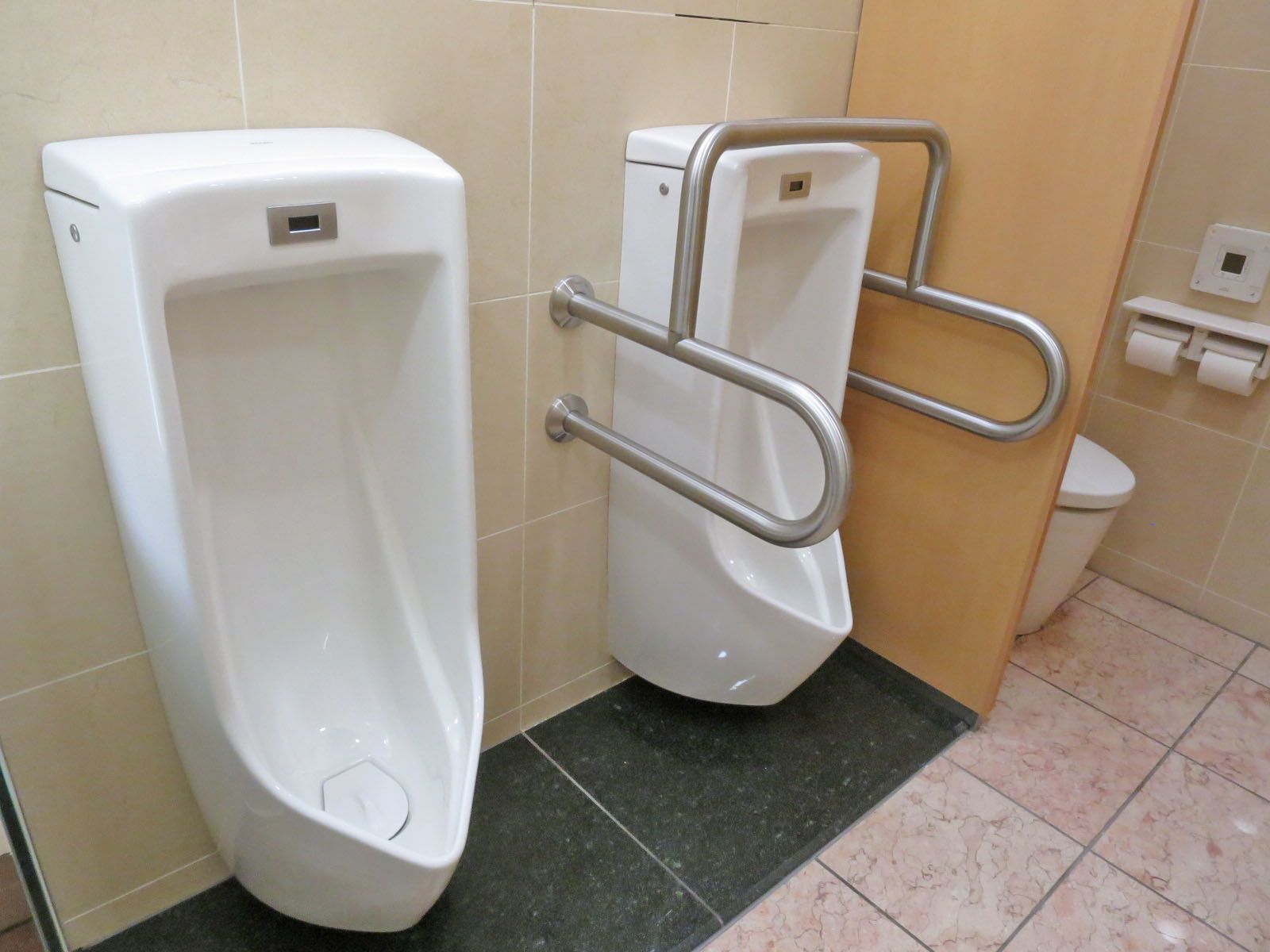 男性用トイレ