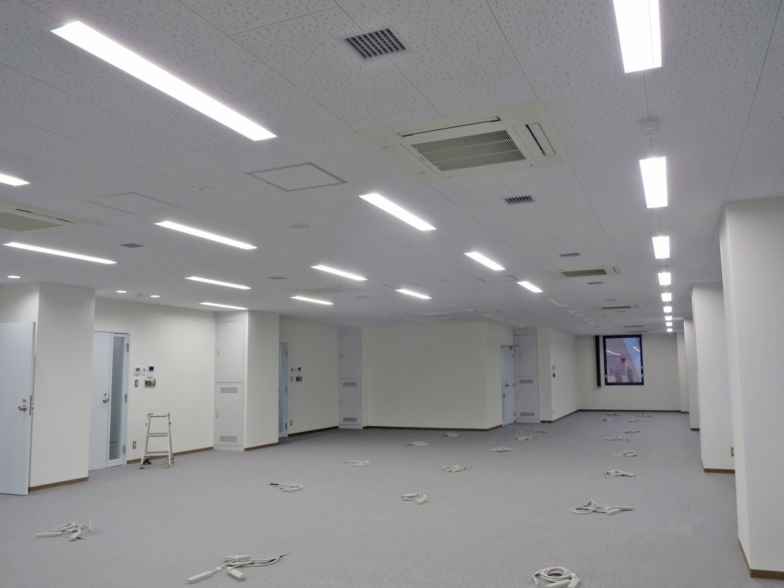 オフィス室内参考画像