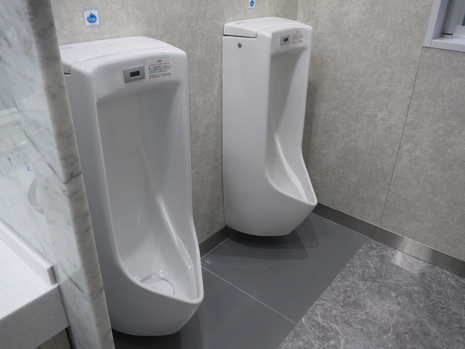 男性用トイレ