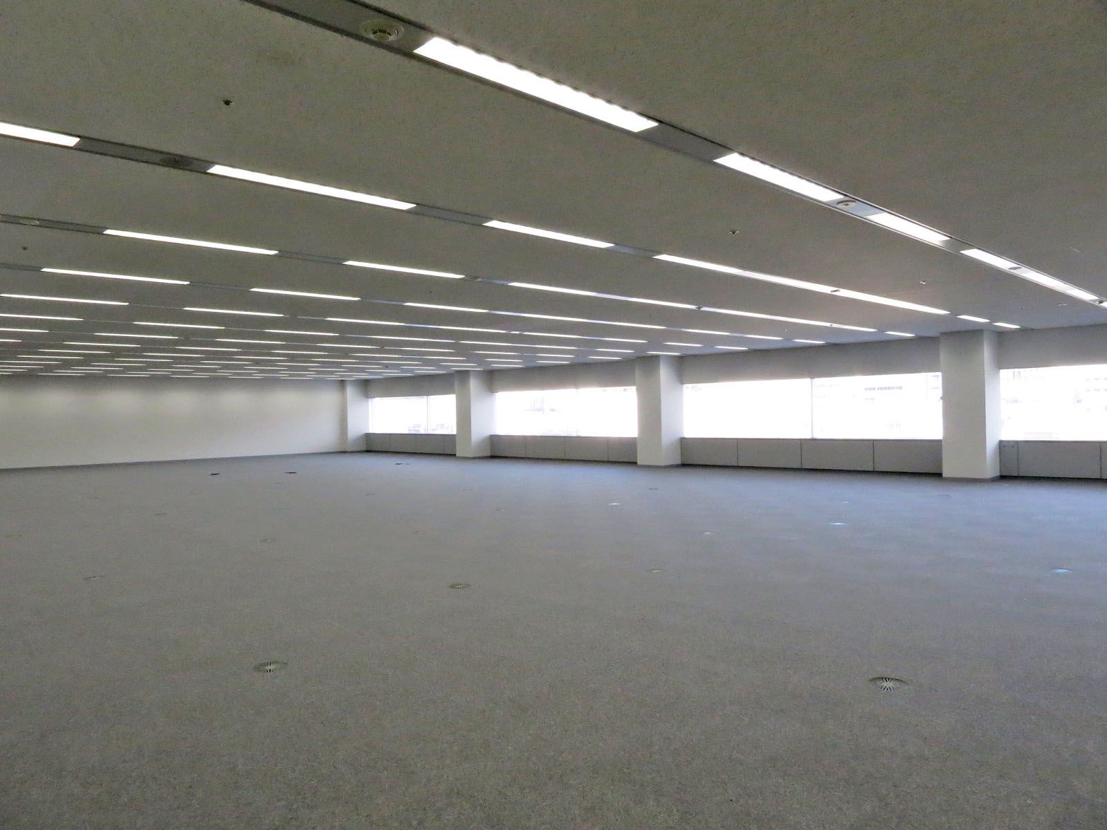 オフィスビル室内参考画像（5階）