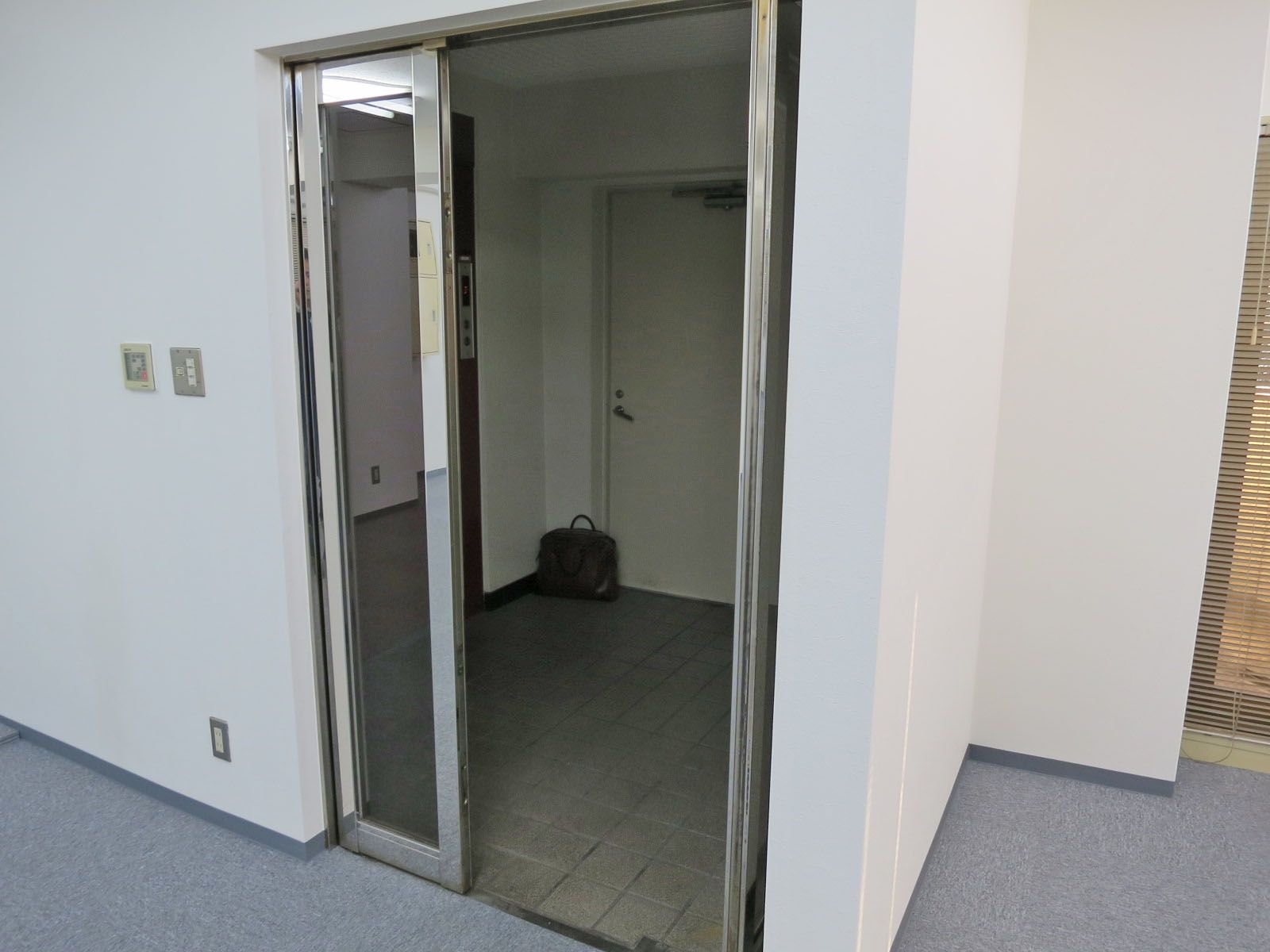 貸室出入口