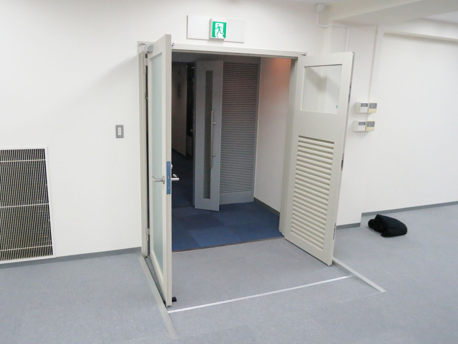貸室出入口