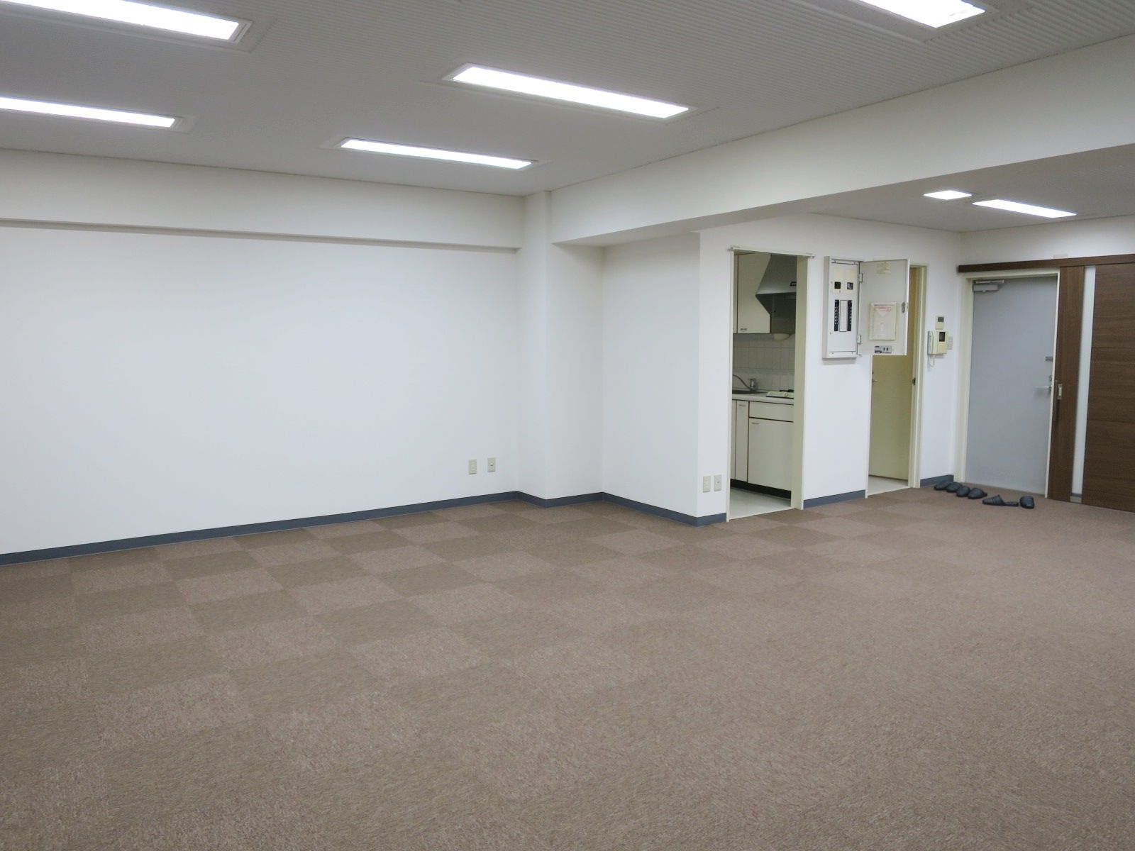 天井に一部梁あり