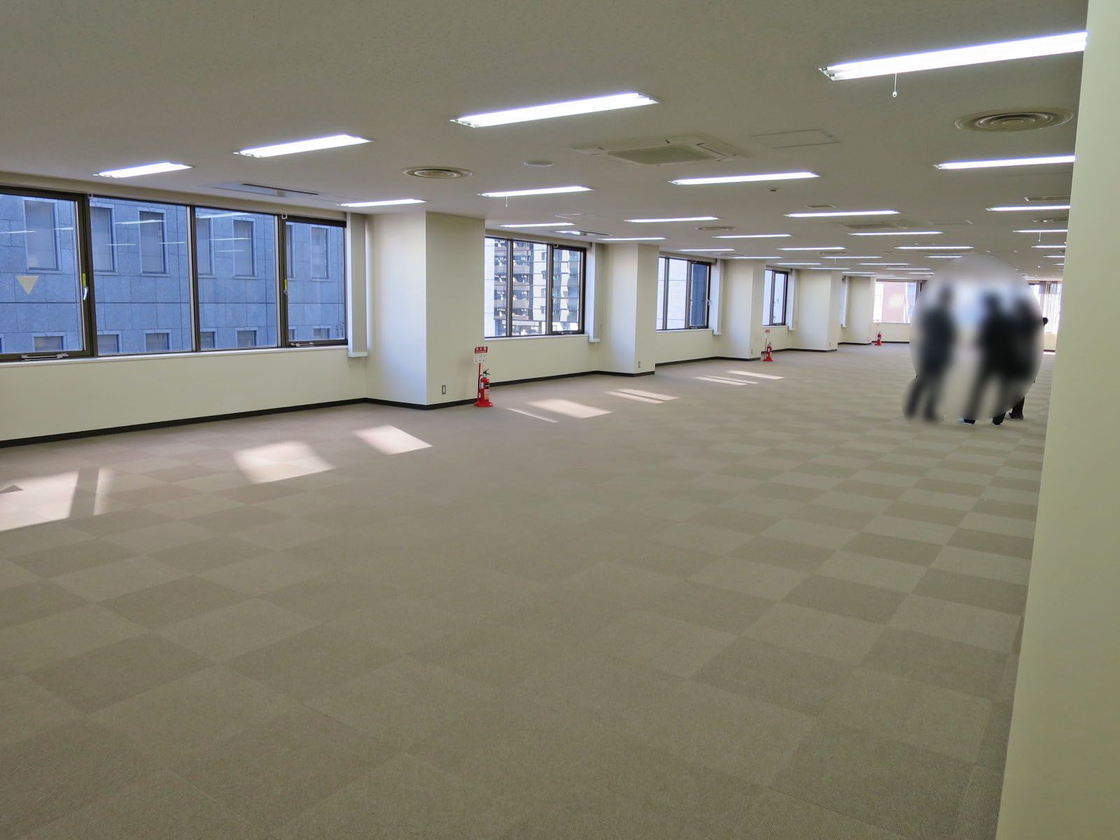 奥行のある室内
