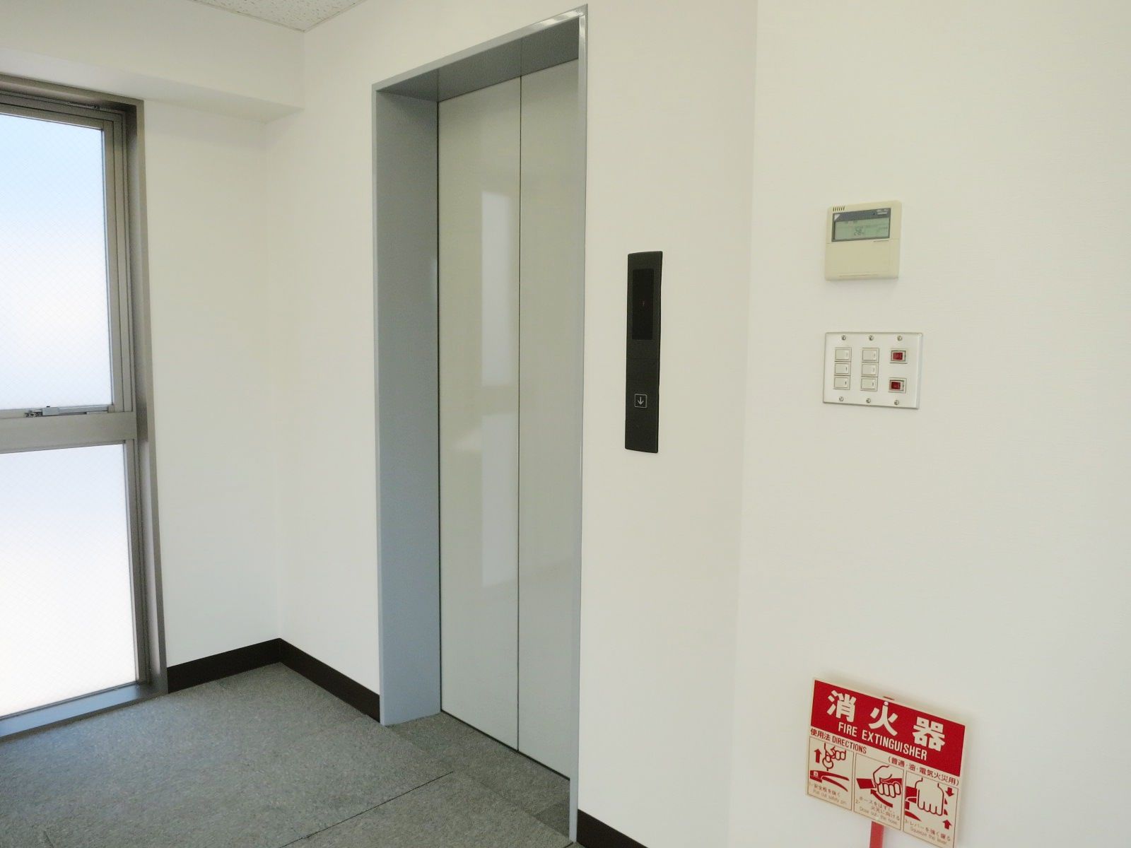 エレベーター前