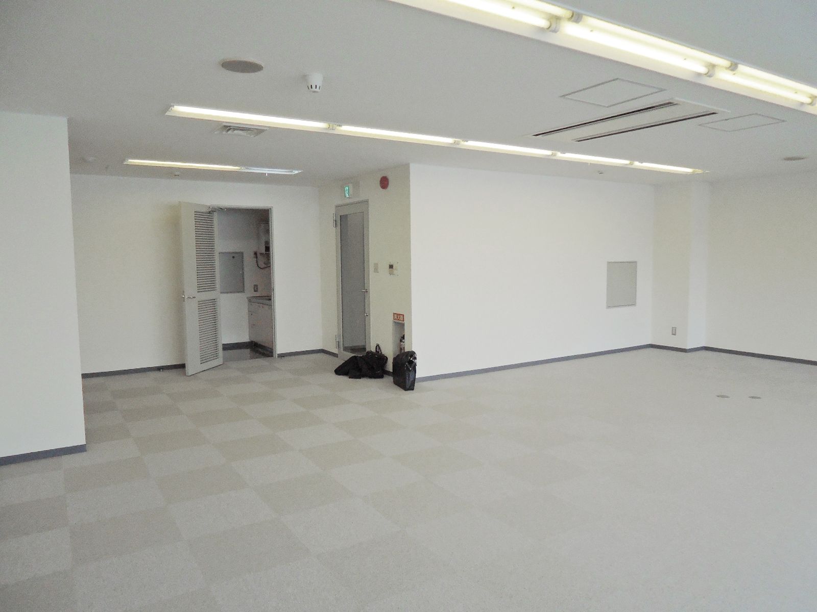 貸室奥から見た様子