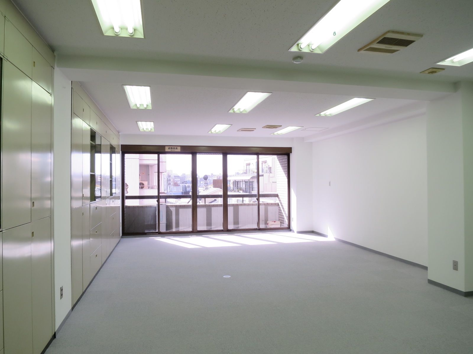 オフィス室内参考画像