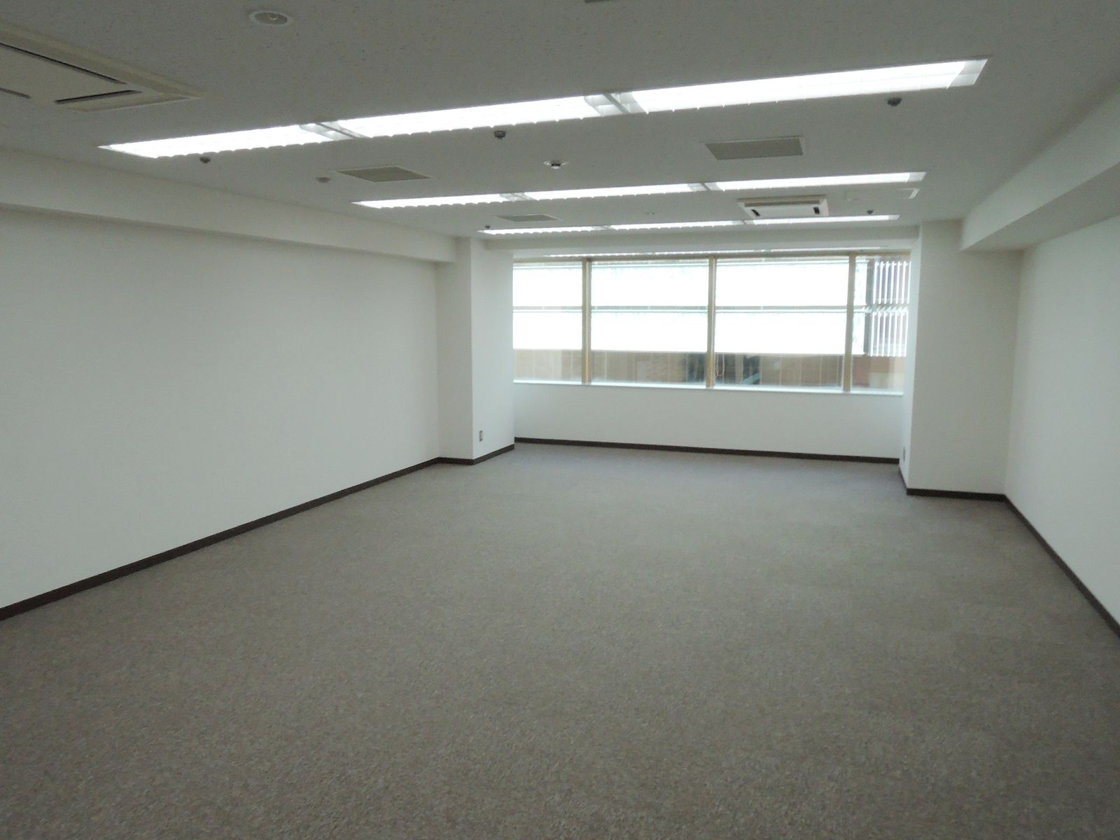 オフィス室内参考画像