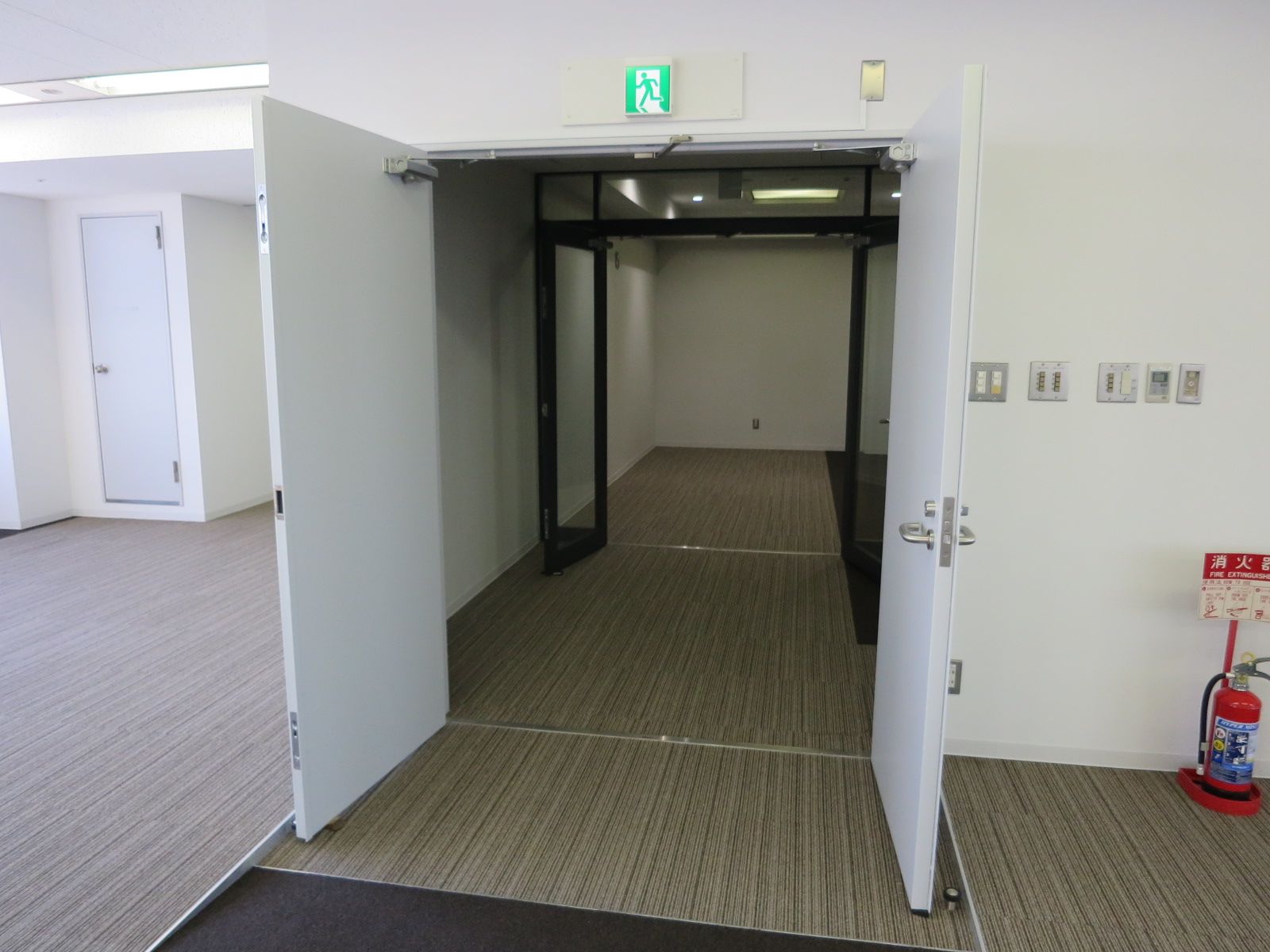 貸室出入り口