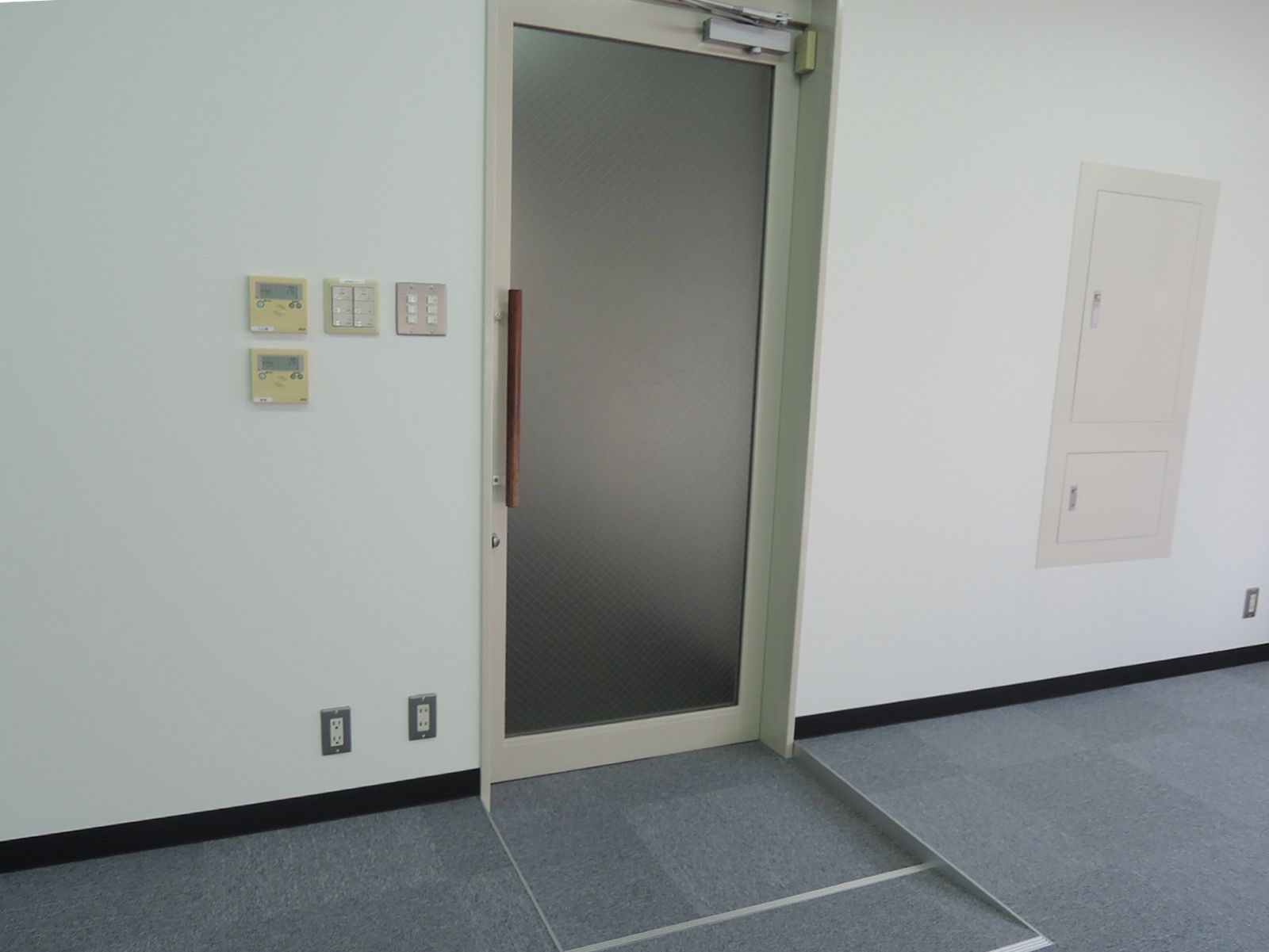 貸室出入口