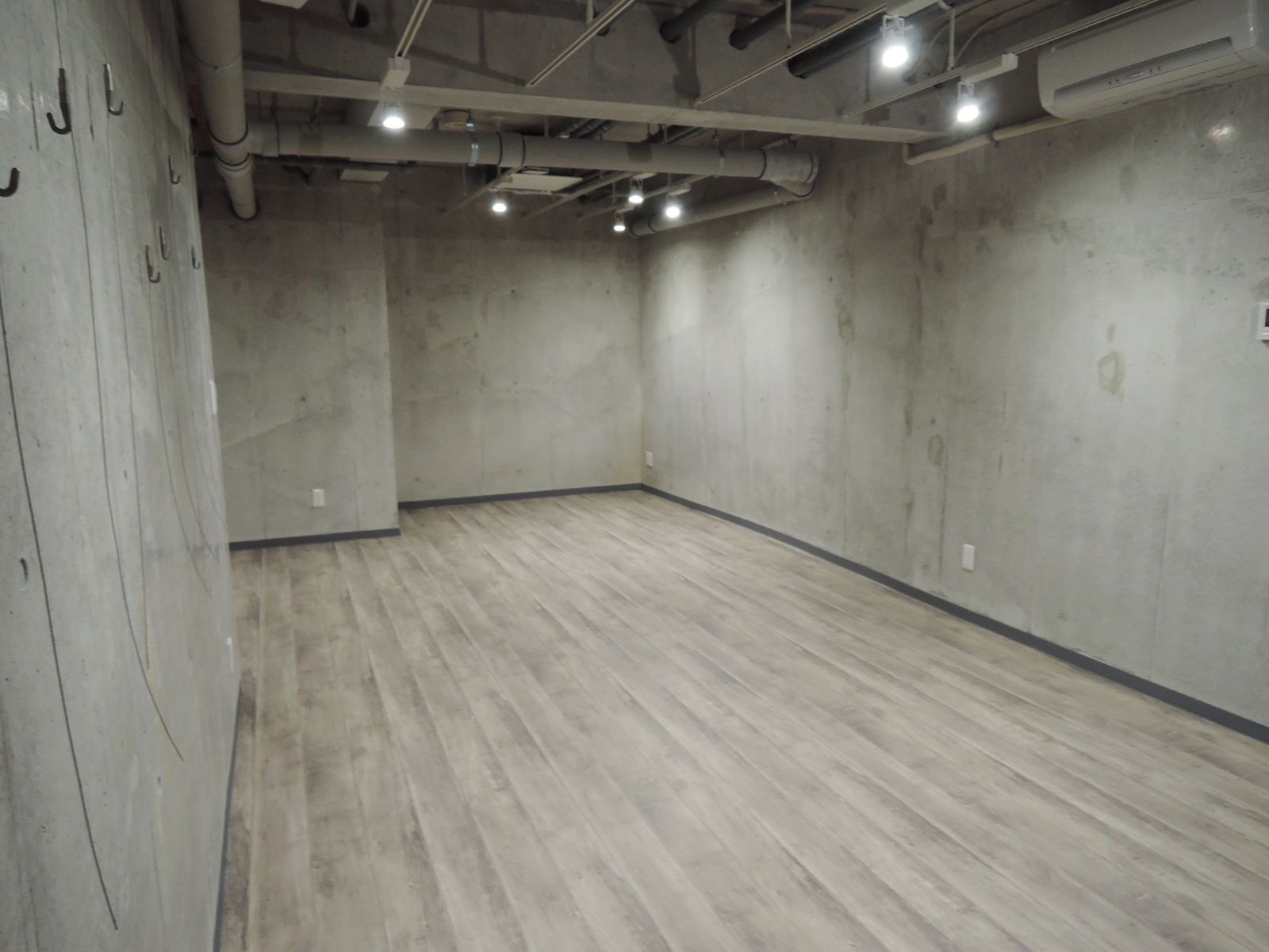 オフィス室内参考画像(地下1階)
