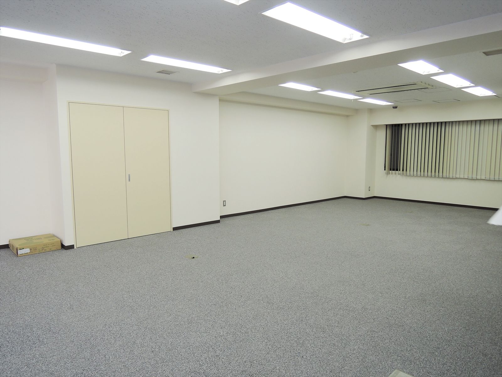 オフィス室内参考画像