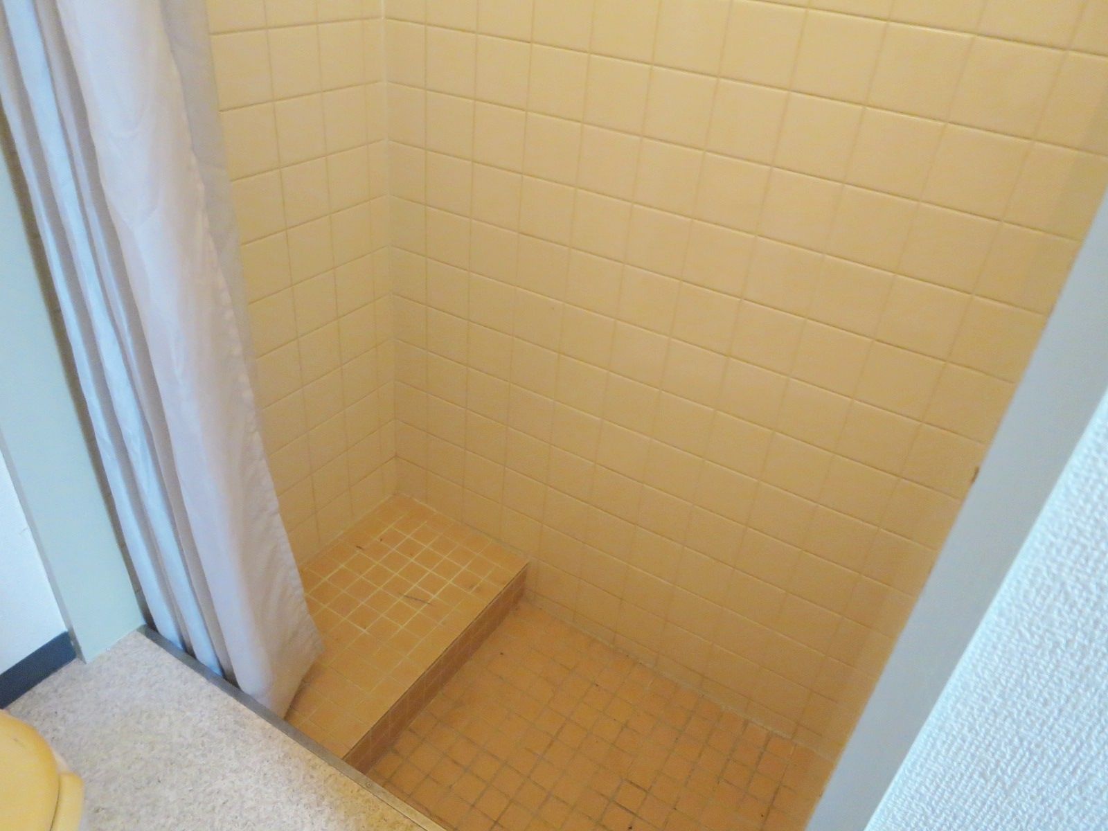 トイレ奥にあるシャワールーム