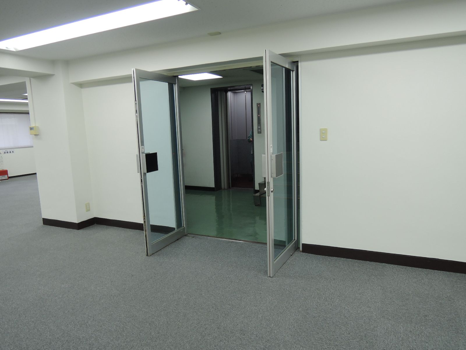 貸室出入口