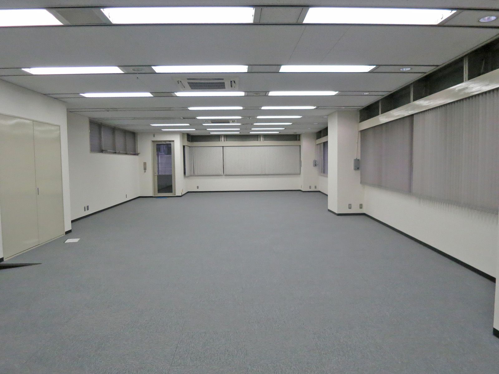 オフィス室内参考画像