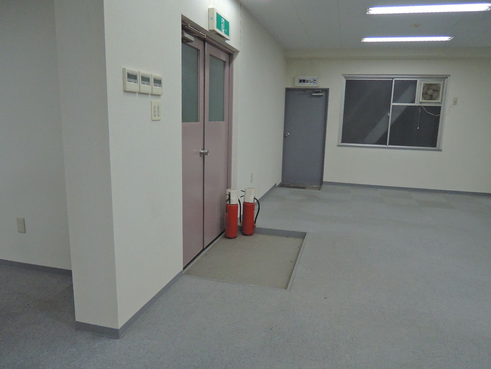 貸室出入口付近