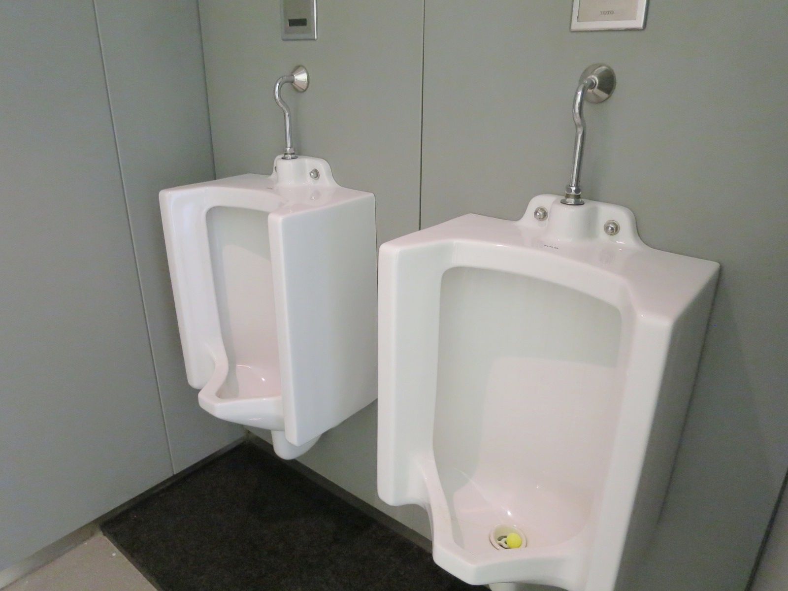 男性用トイレ