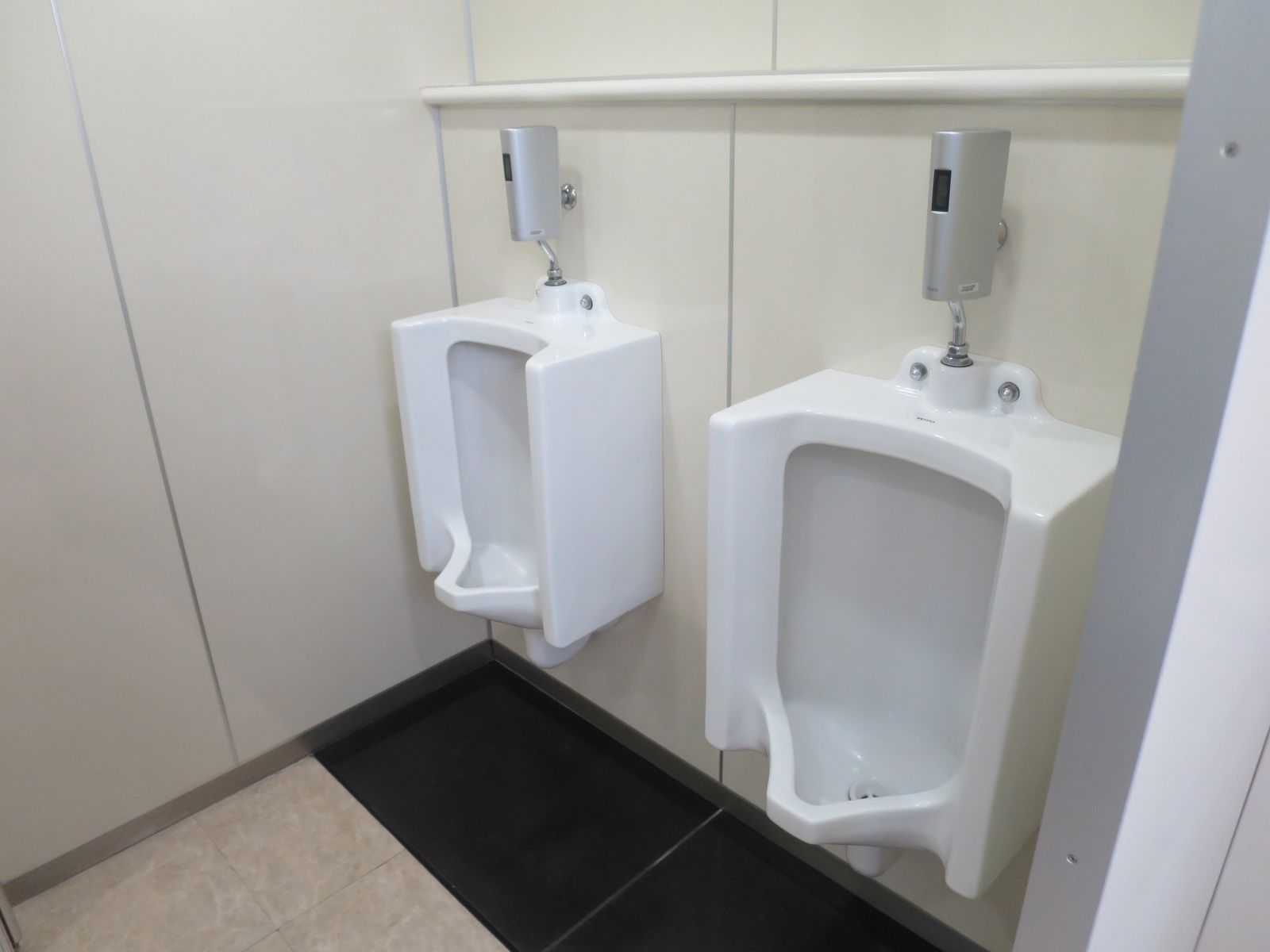 男性用トイレ