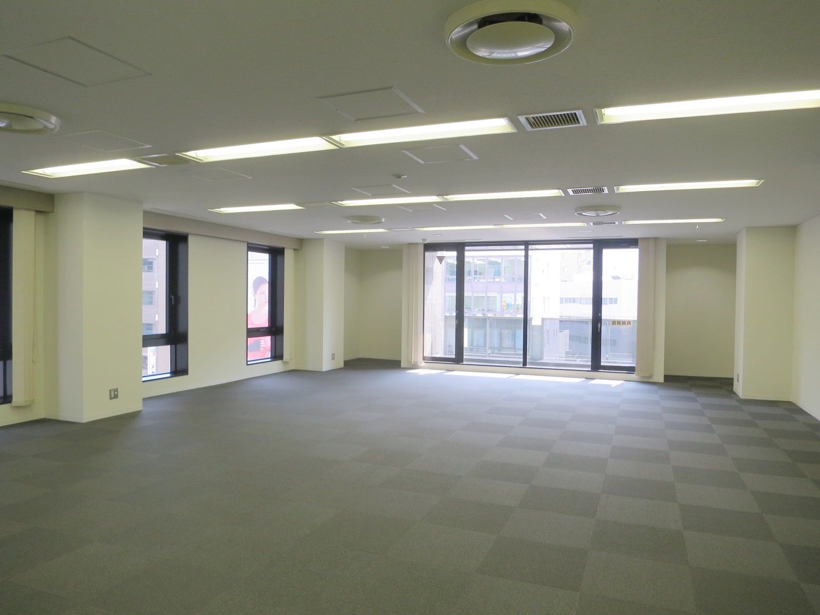 オフィス室内参考画像