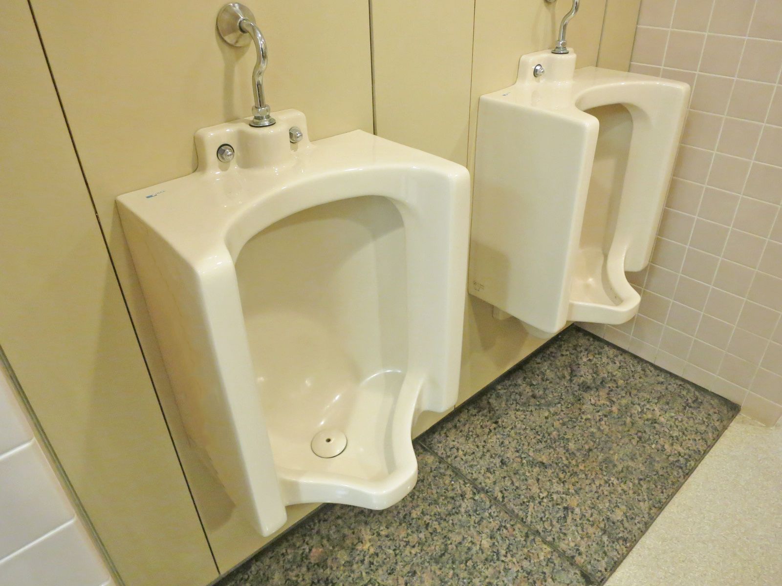男性用トイレ