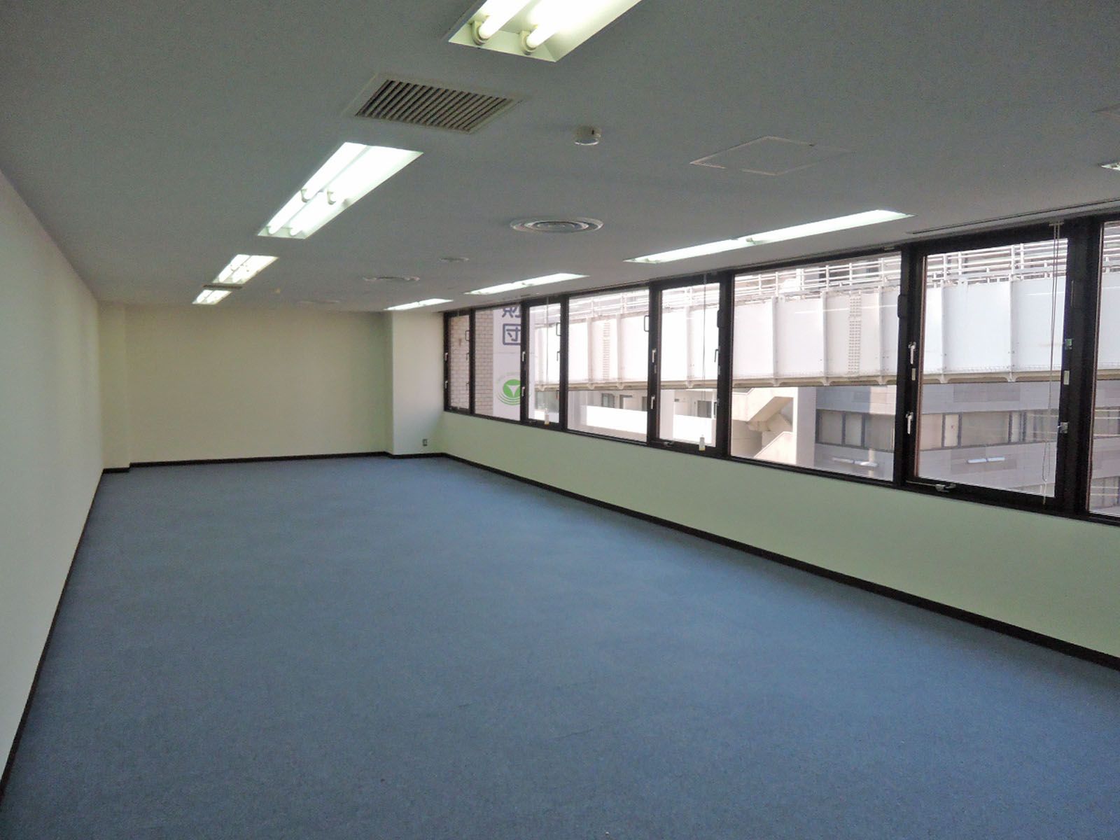 オフィス室内参考画像