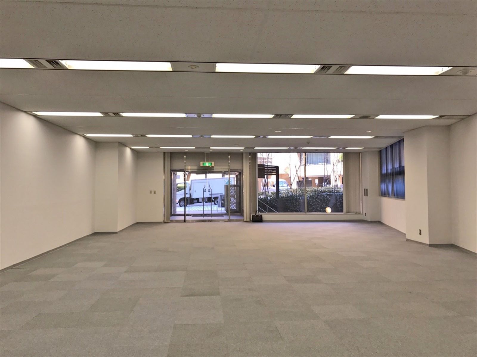 オフィス室内参考画像