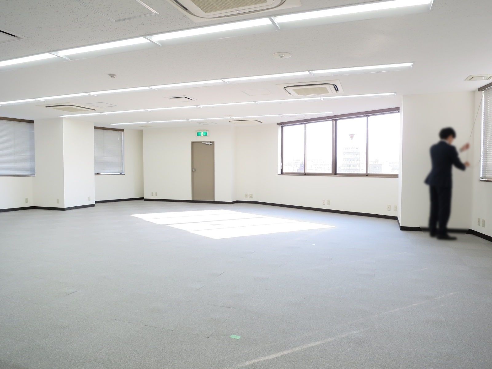 オフィス室内参考画像