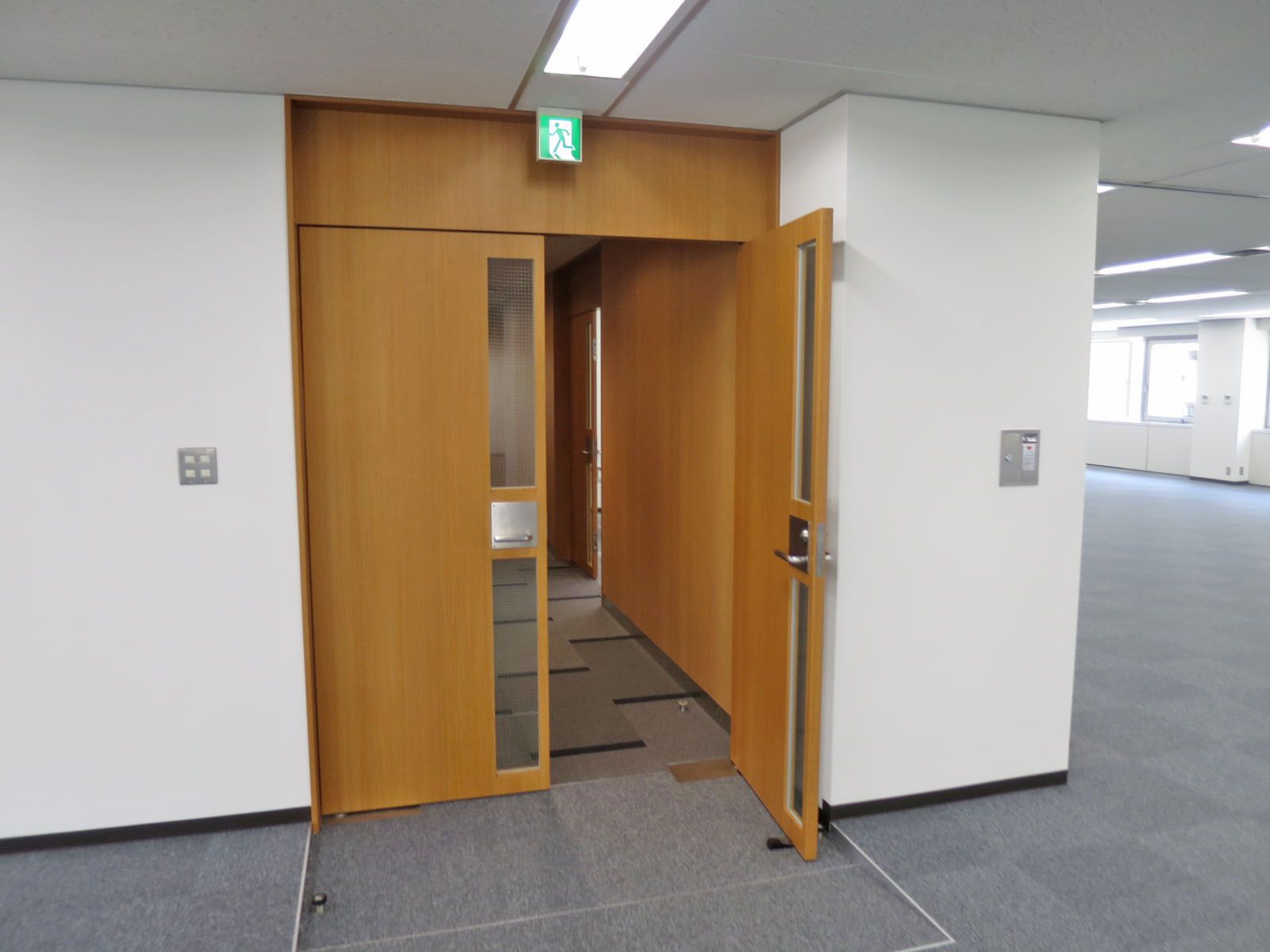 貸室出入口