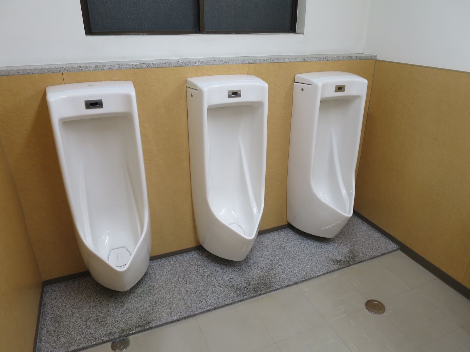 男性用トイレ