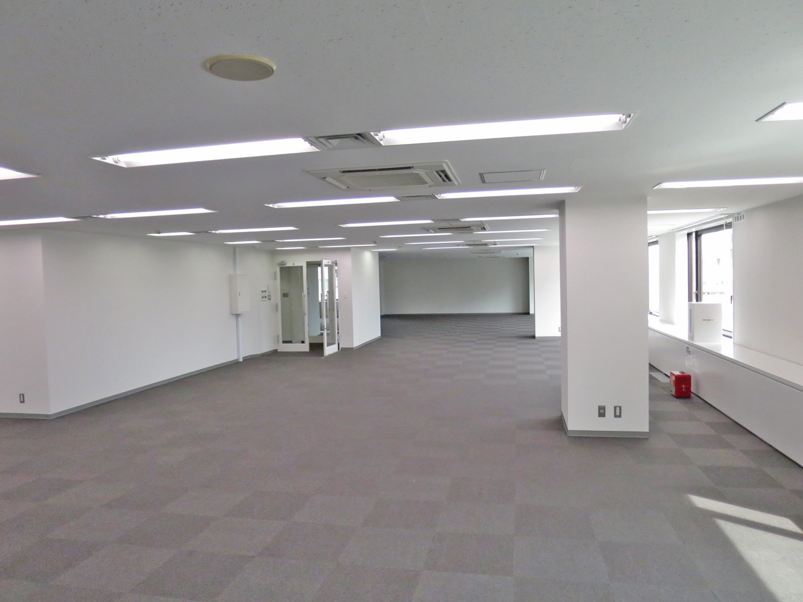 オフィス室内参考画像