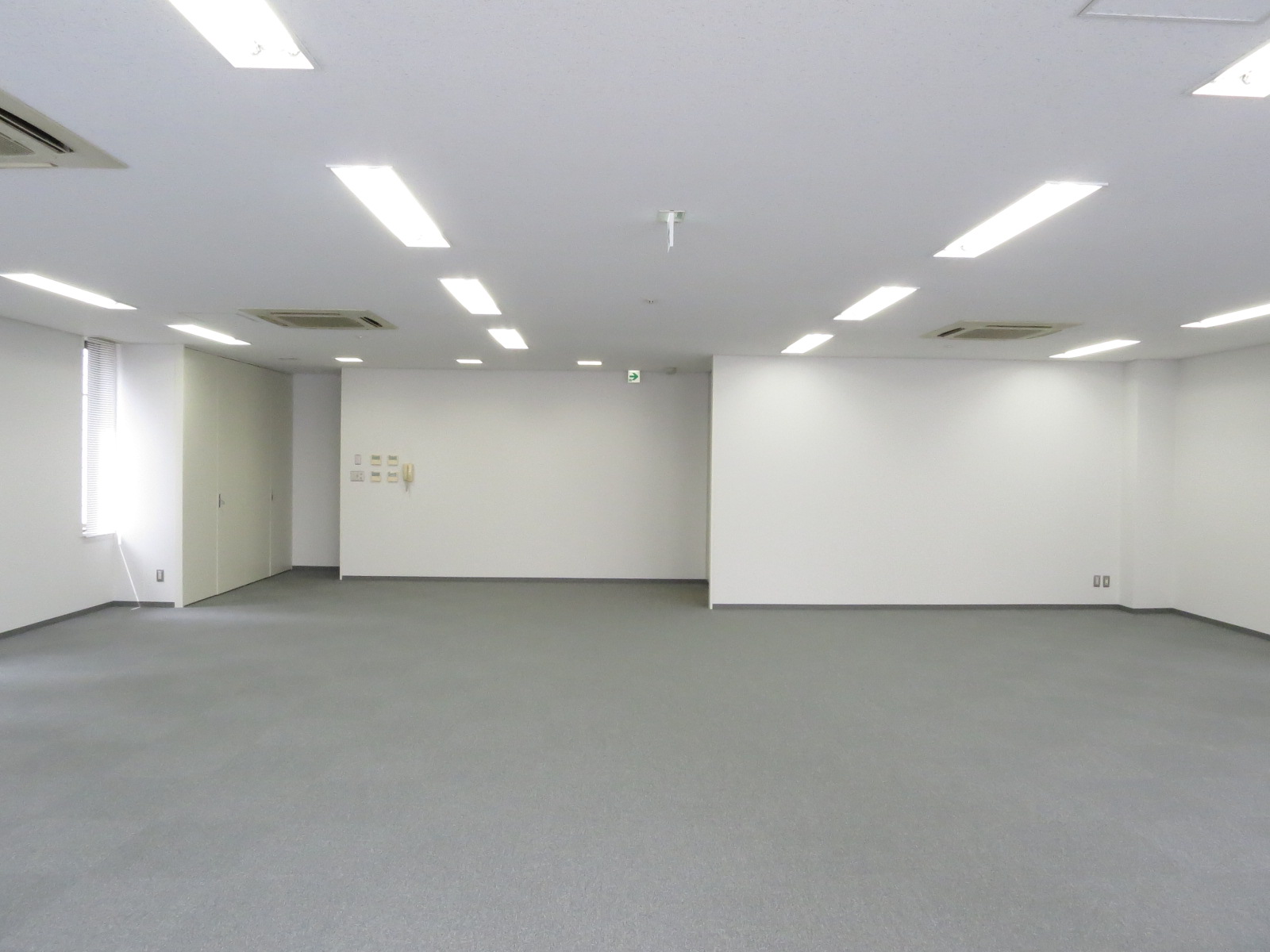 明るいオフィス