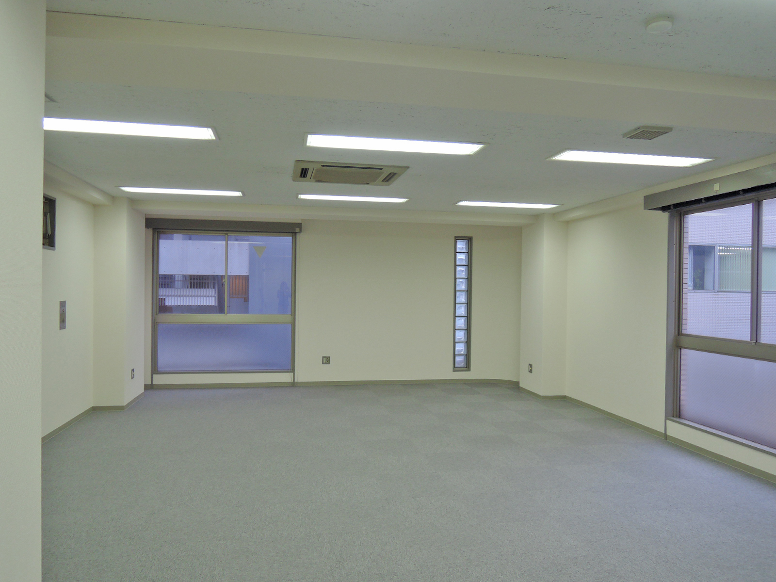 オフィス室内参考画像