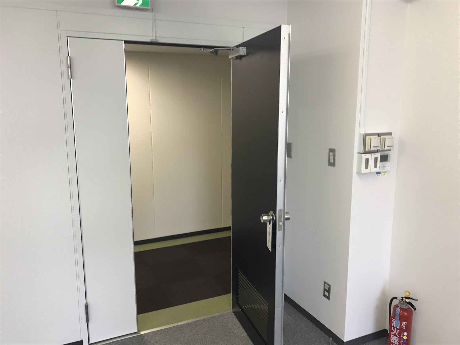 貸室出入口