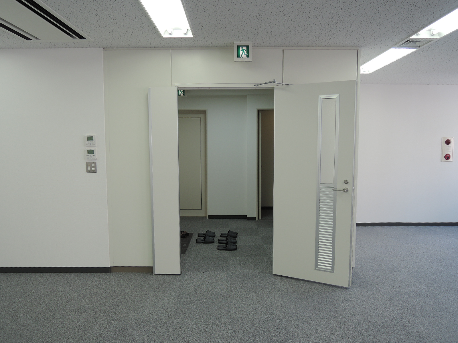 貸室出入り口