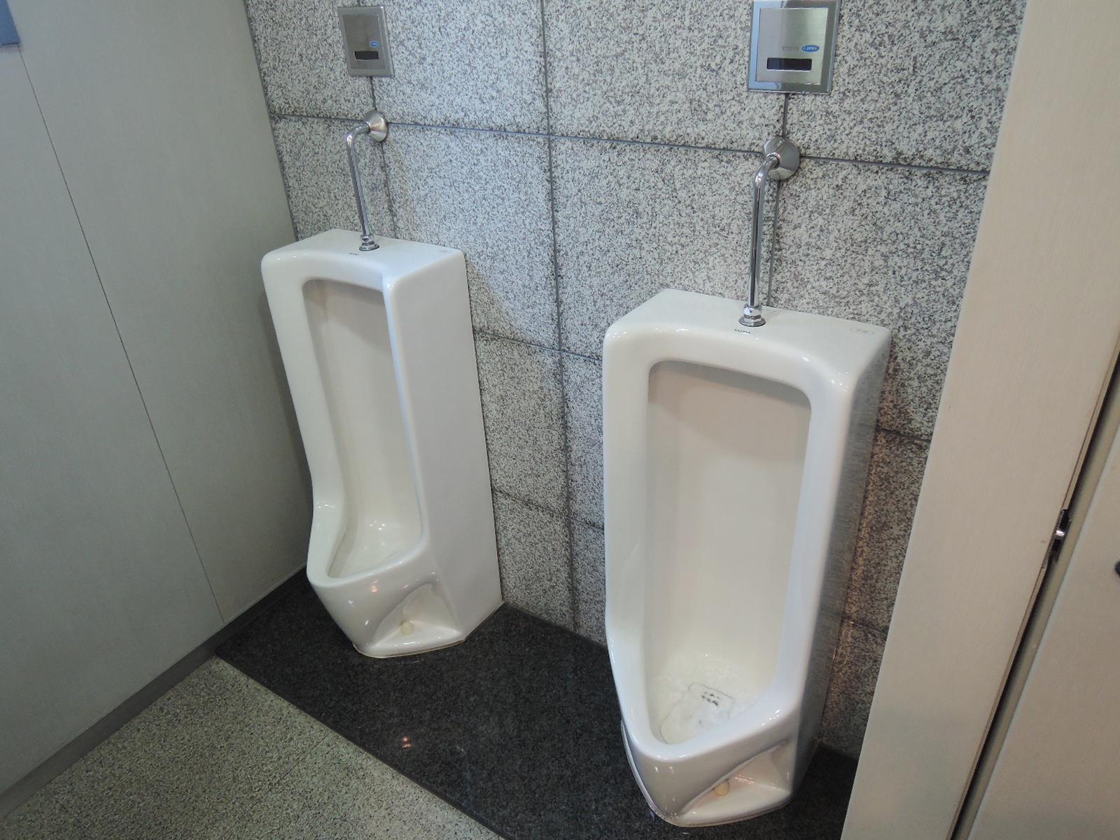 男性用トイレ