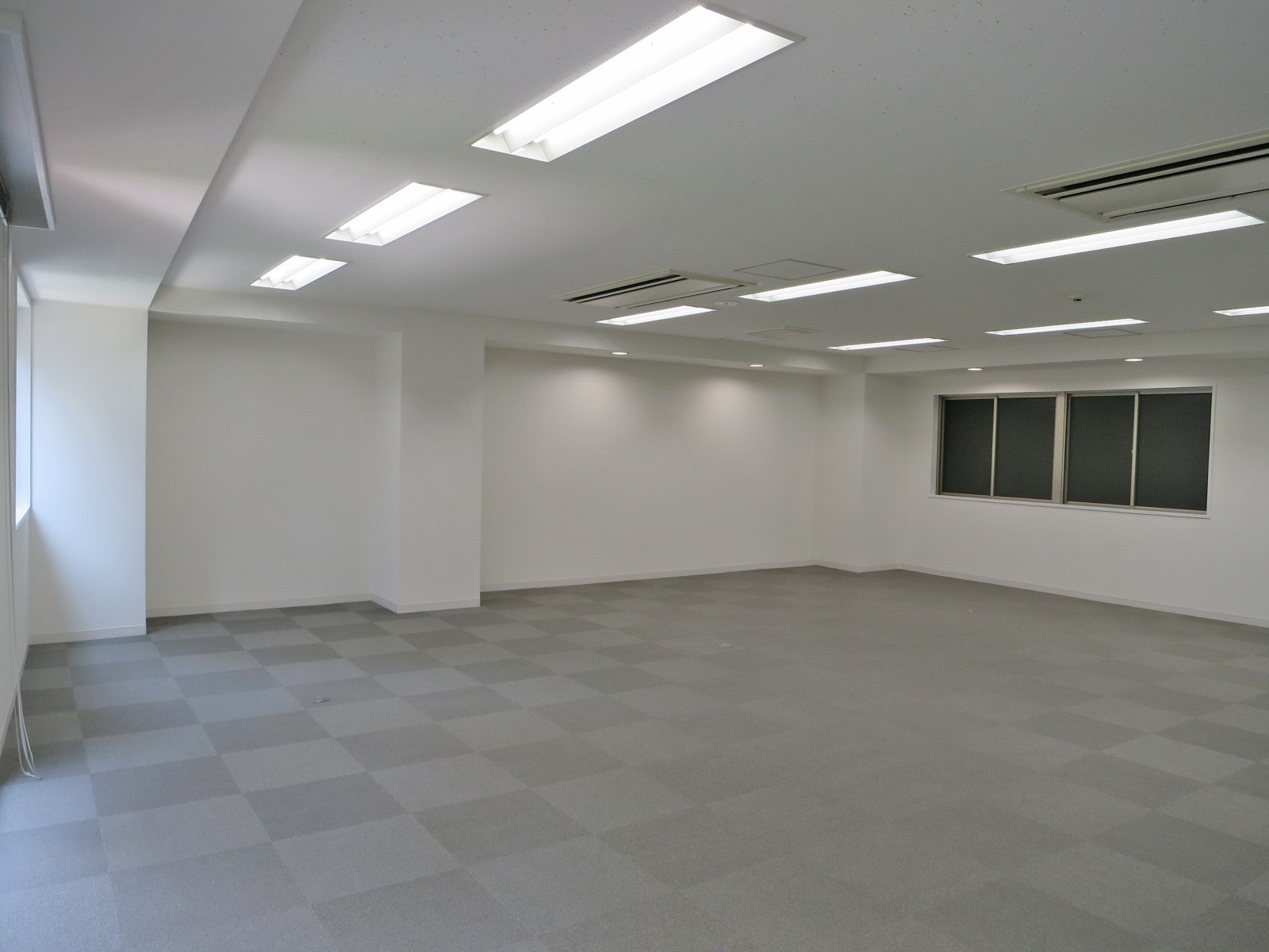 オフィスビル室内参考画像（3階・約29坪）
