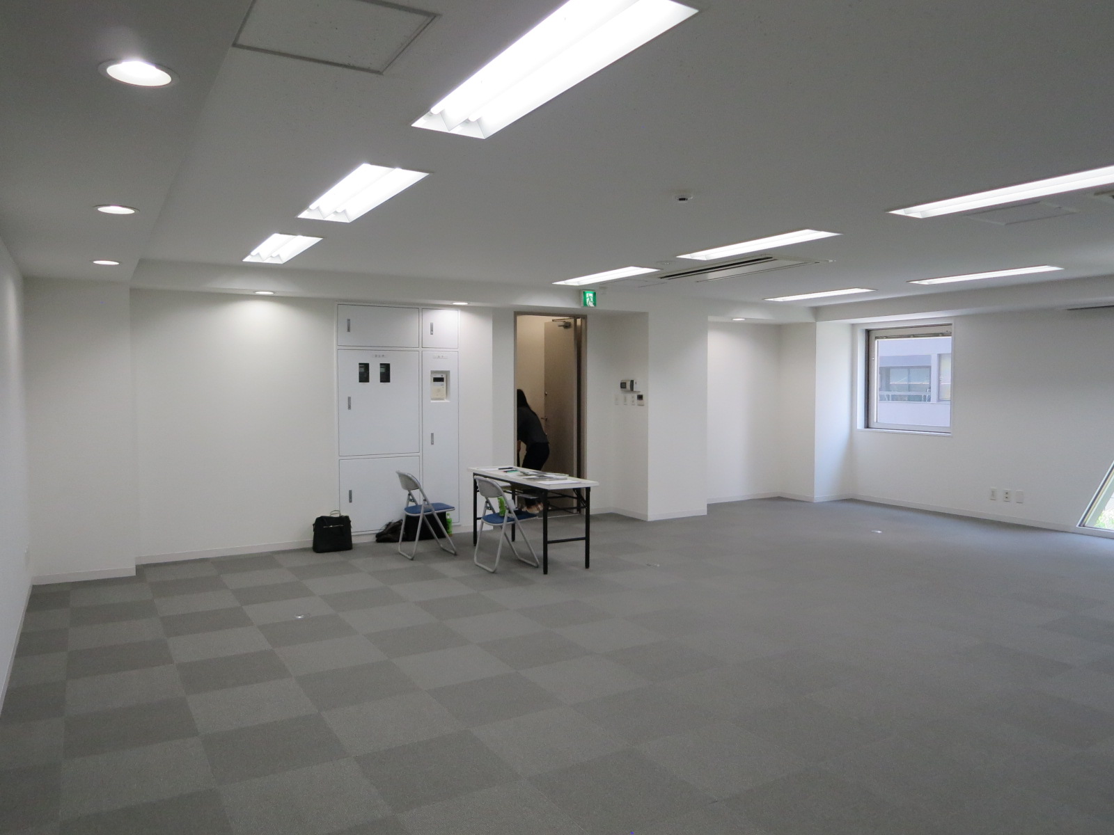 コンパクトな正形フロア