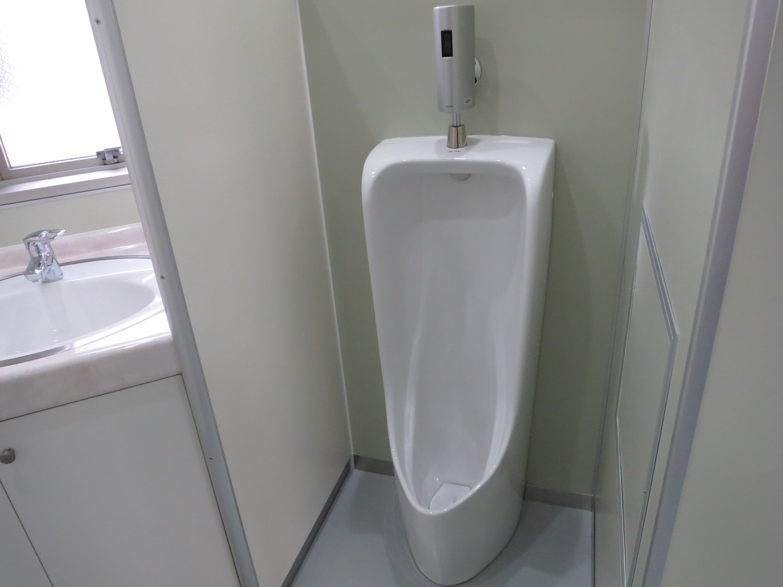 男性用トイレ