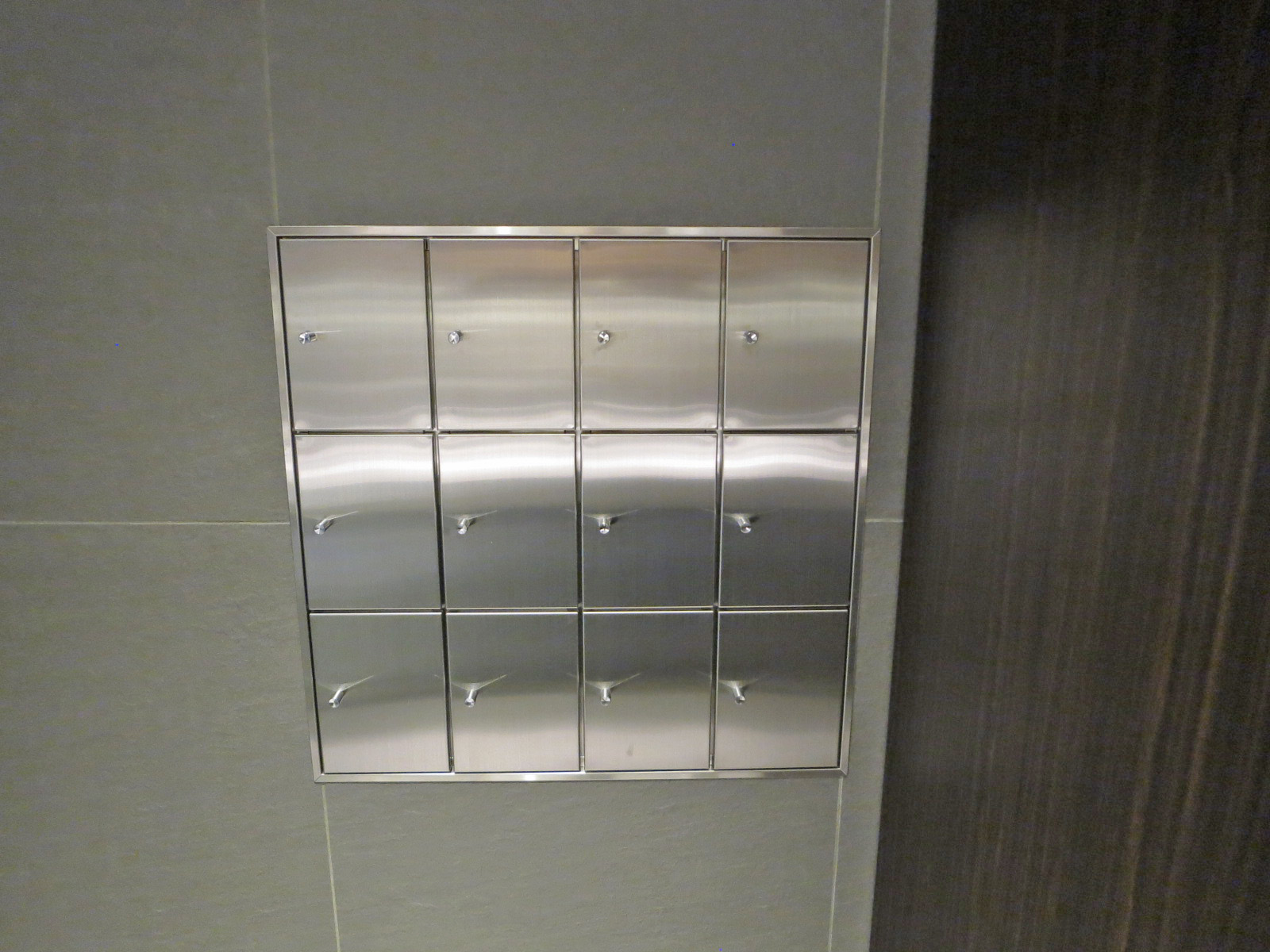 トイレ内の小物入れ