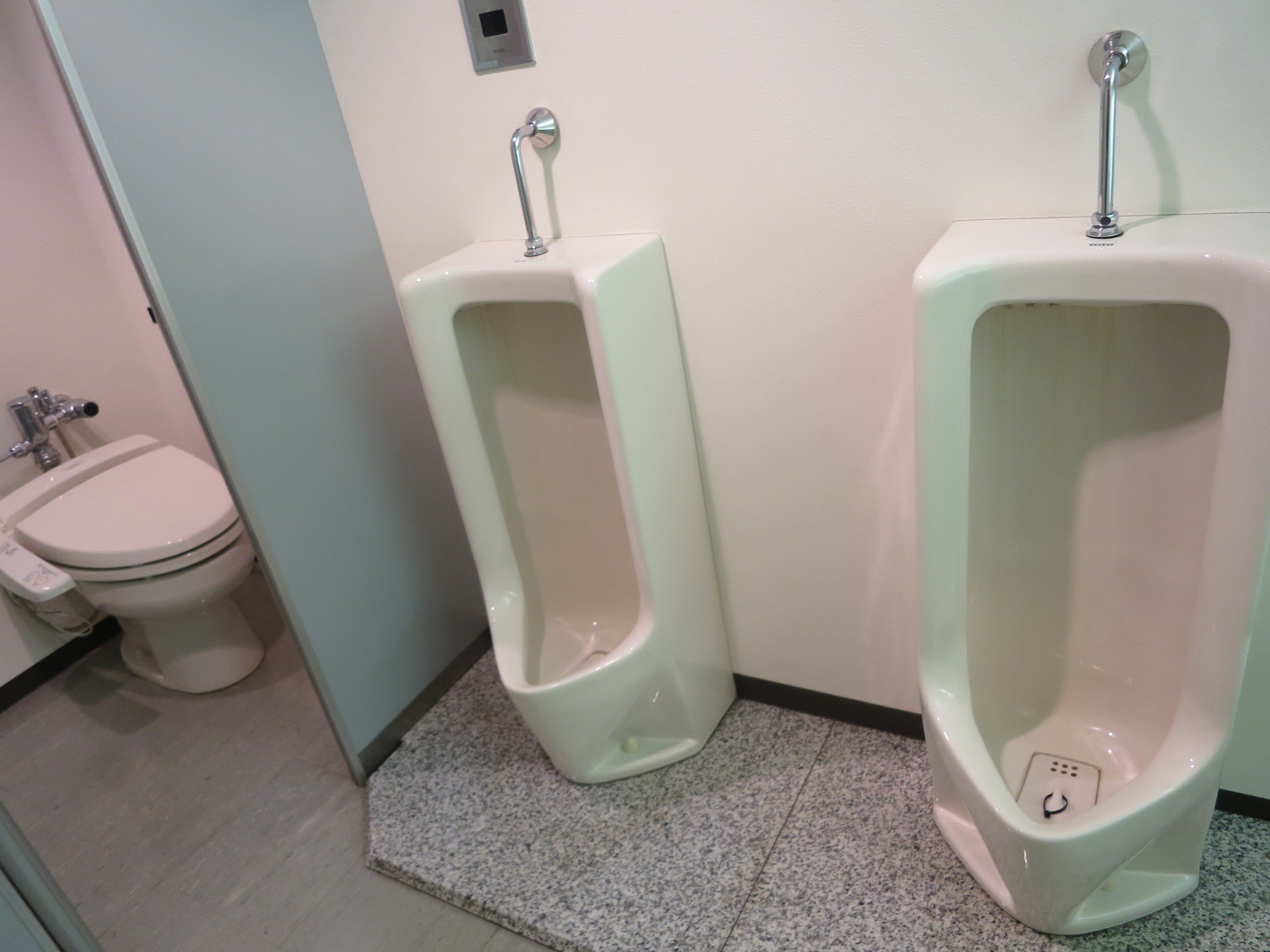 男性用トイレ
