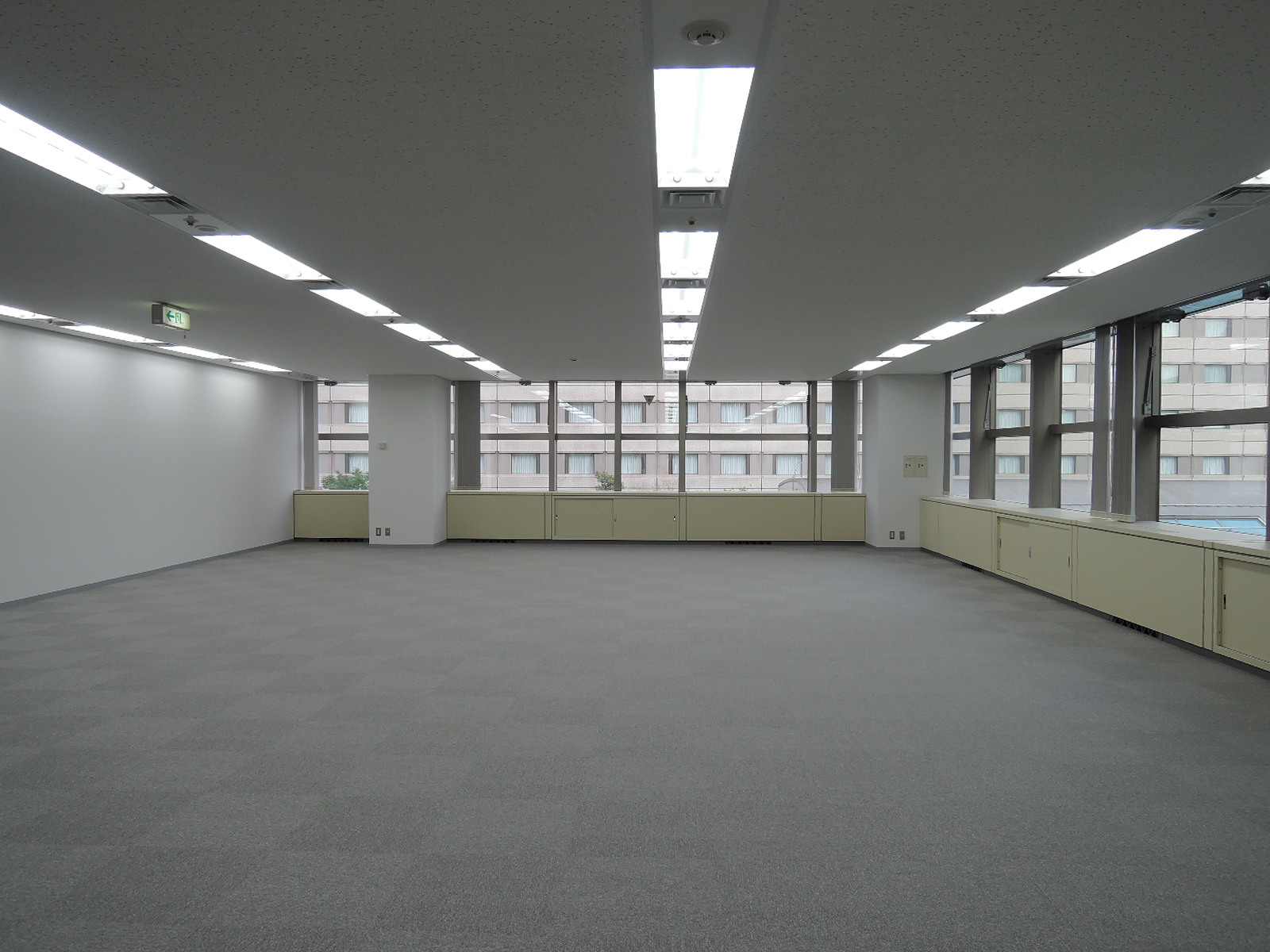 オフィス室内参考画像