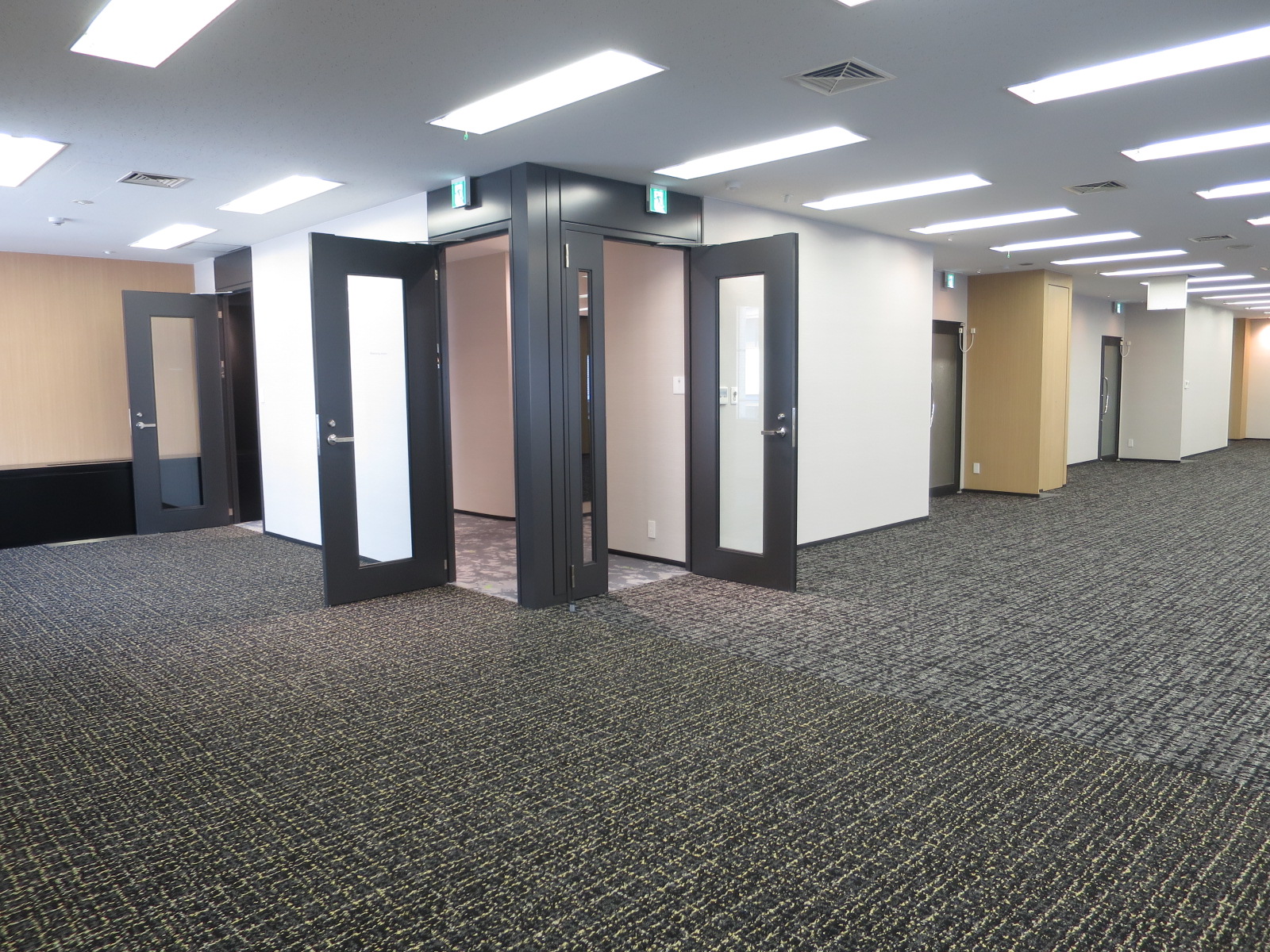 執務室出入り口(※5階)
