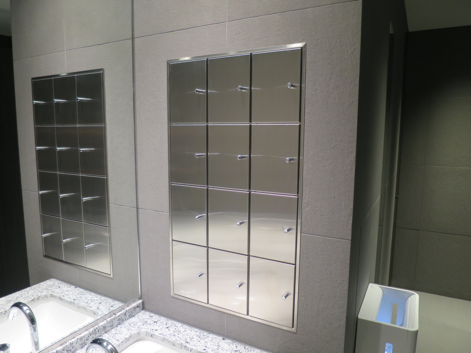 トイレ内の小物入れ