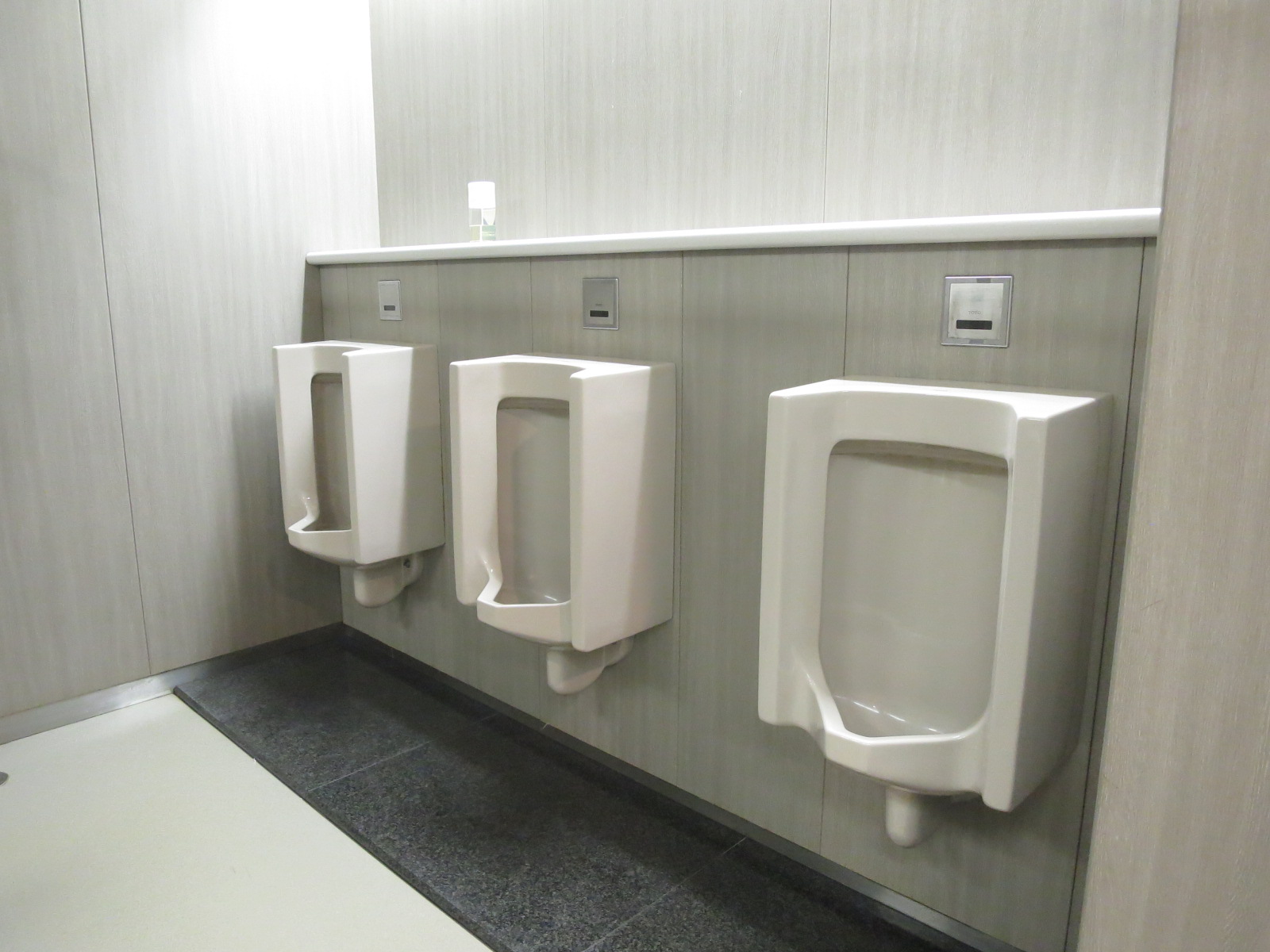 男性用トイレ
