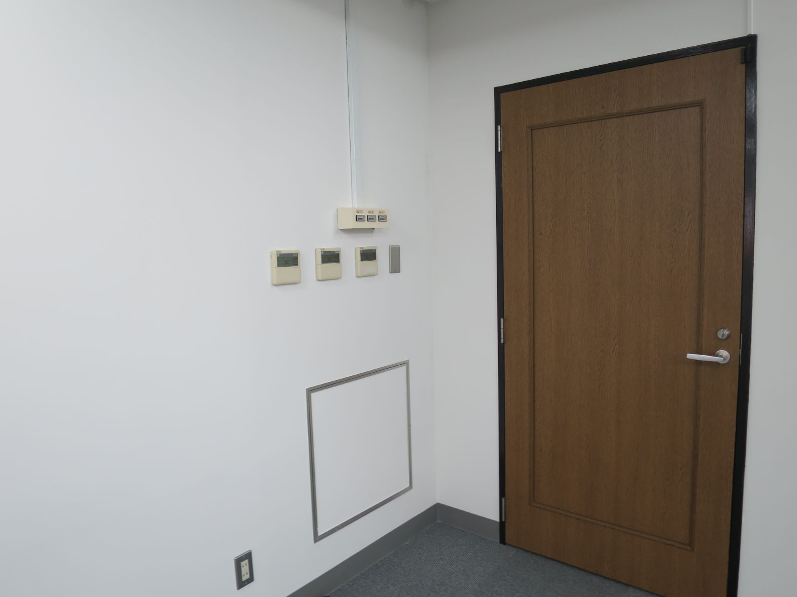 貸室出入り口
