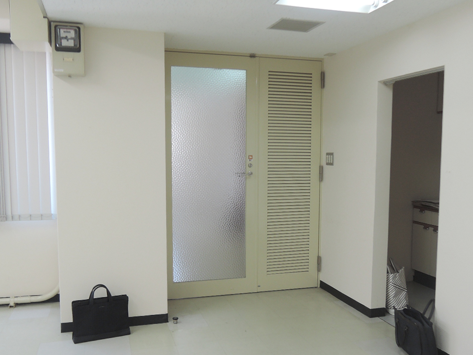 貸室出入り口