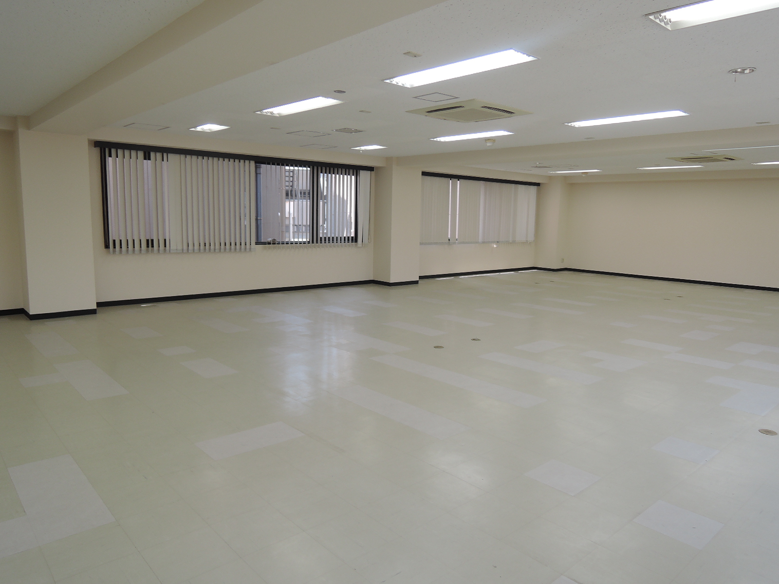 オフィス室内参考画像