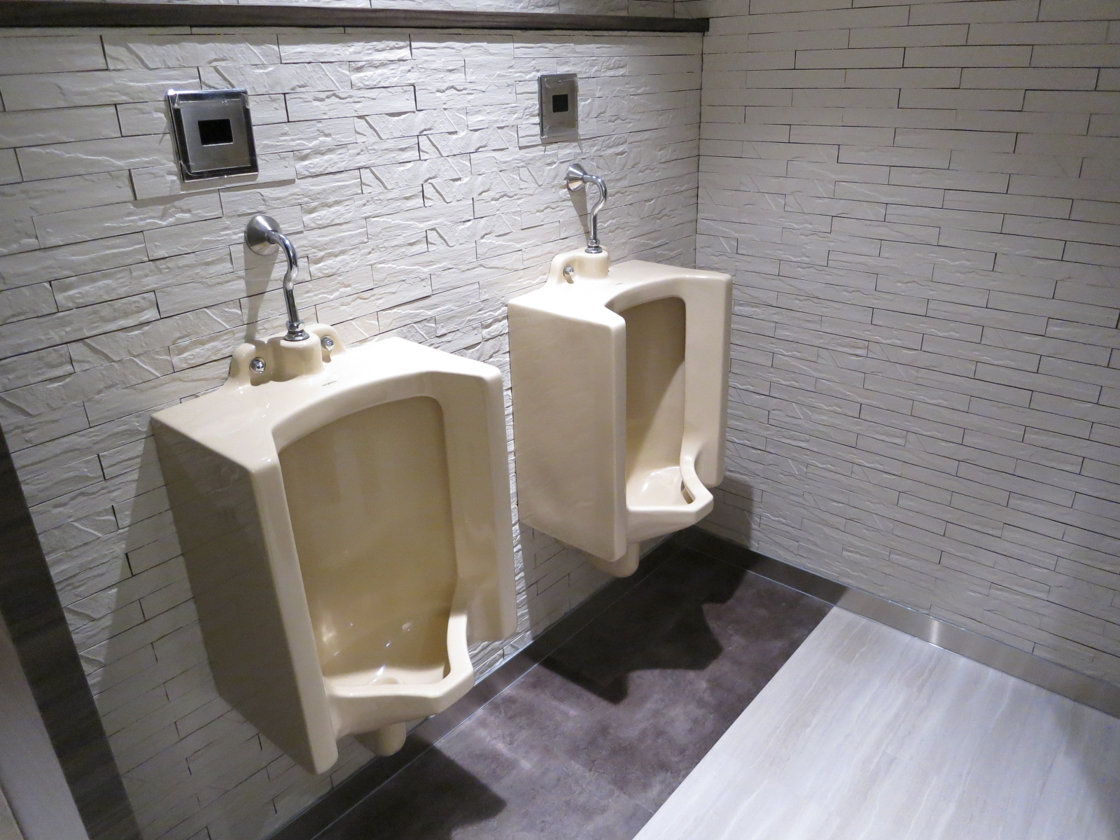男性用トイレ