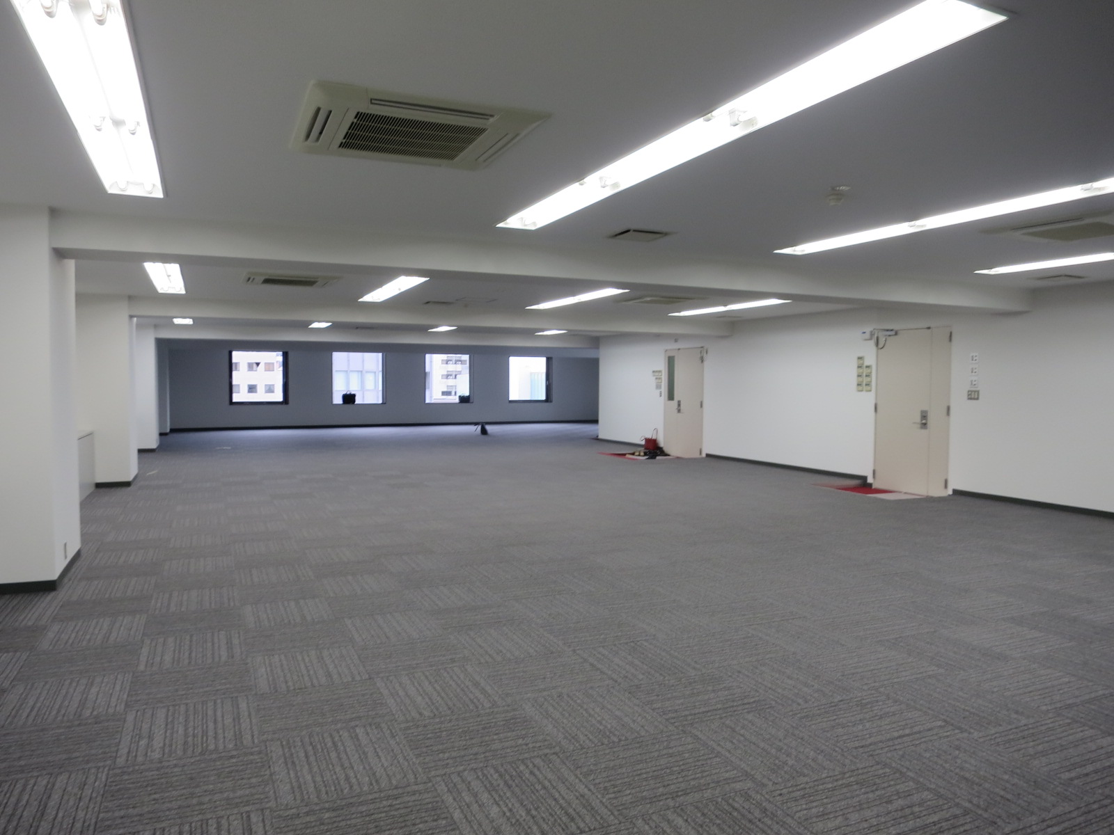 オフィス室内参考画像(※8階)