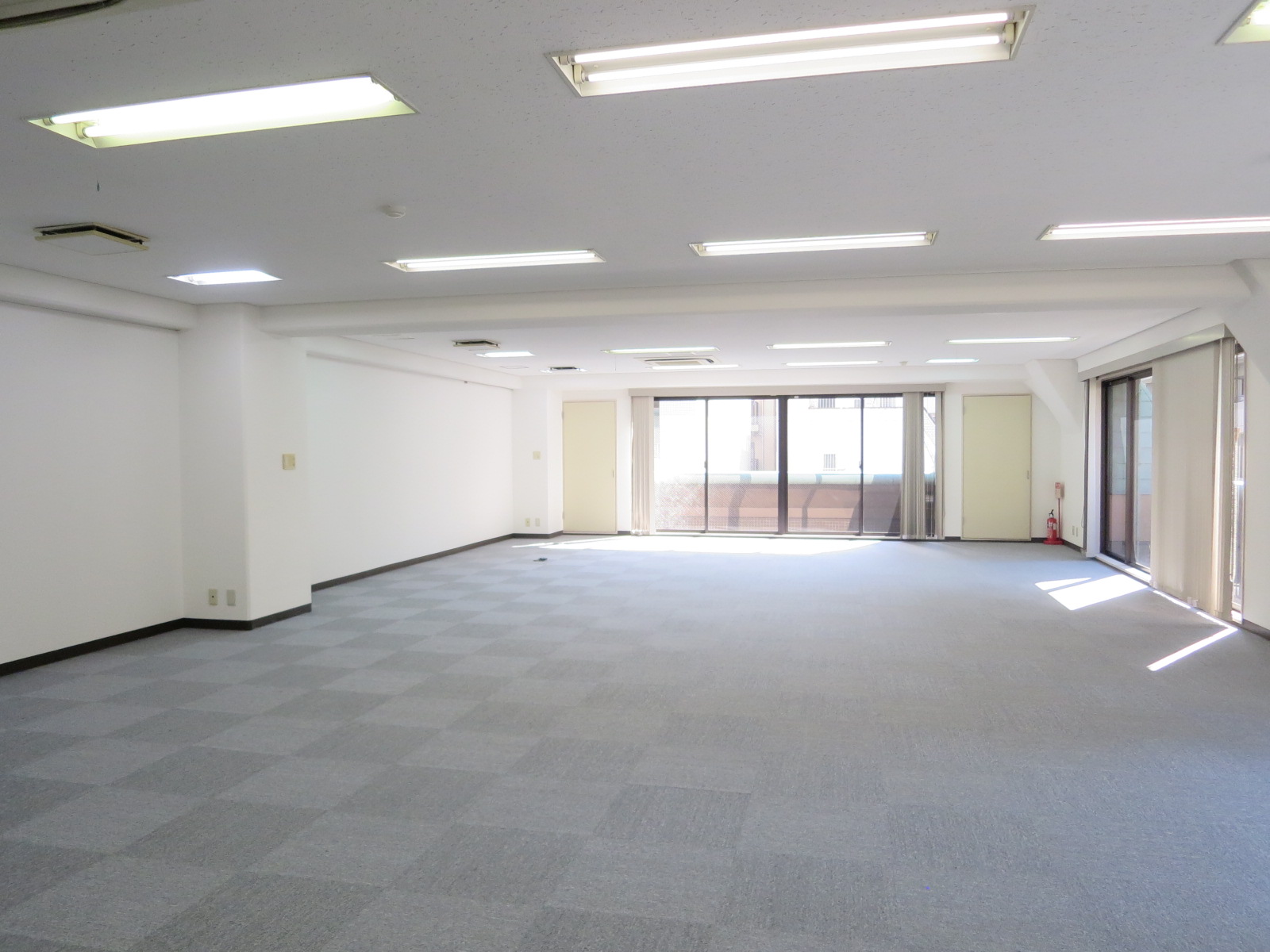 オフィス室内参考画像(※5階)